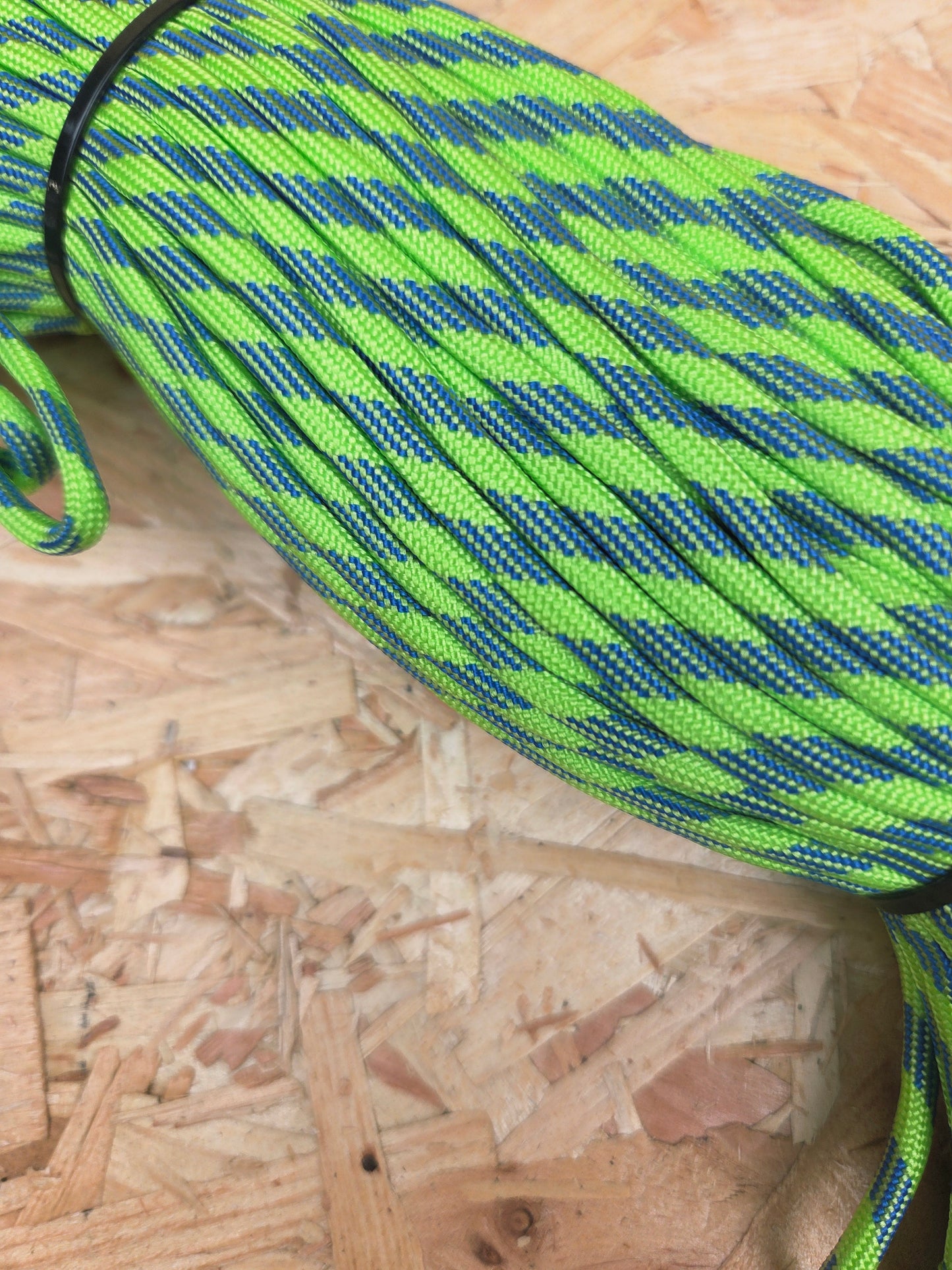 Paracord Cord Retention Loop Basha & Bivi Tent Shelter Rope Bushcraft Line Neon Green & Blue Striped
