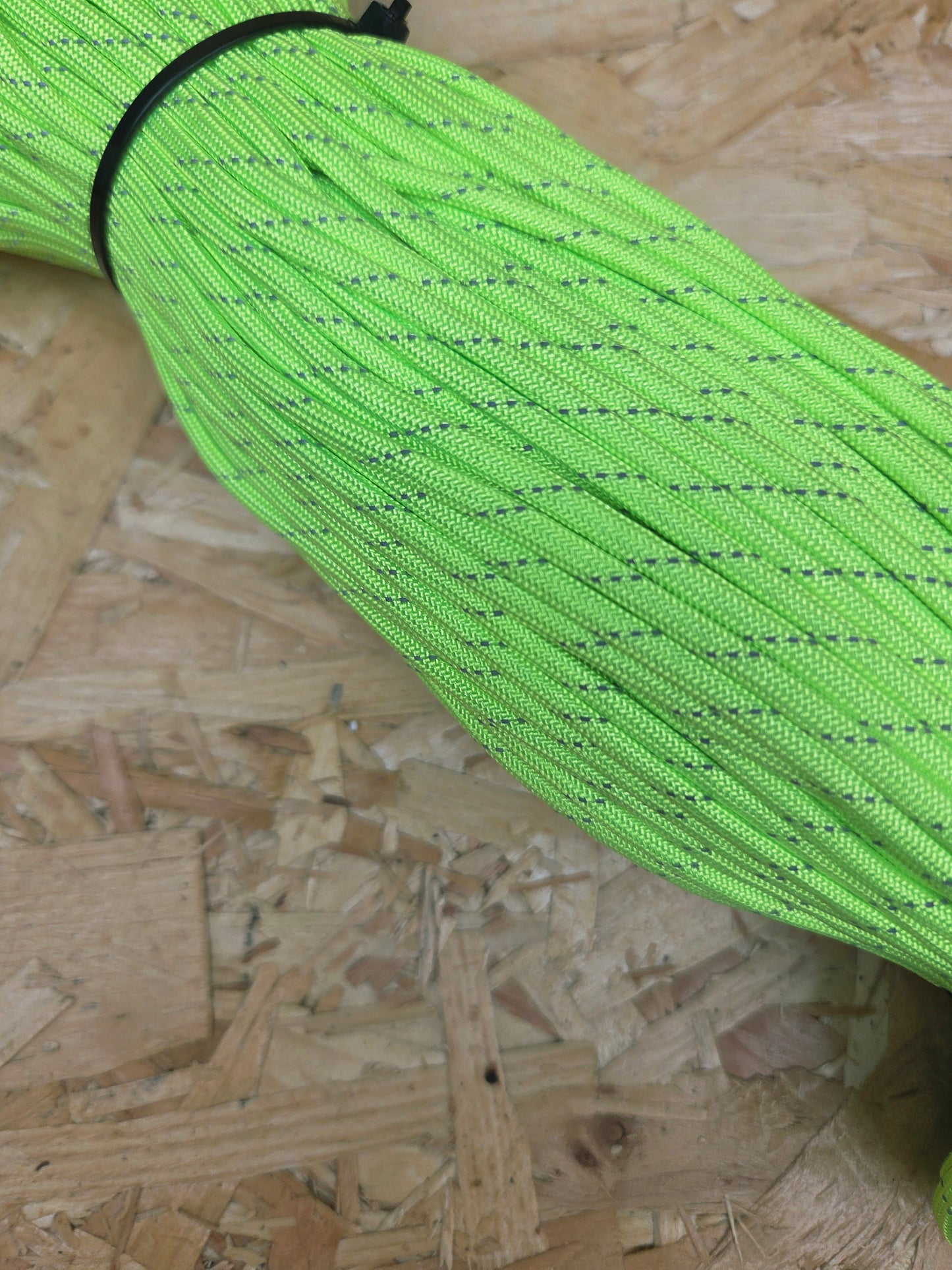 Paracord Cord Retention Loop Basha & Bivi Tent Shelter Rope Bushcraft Line Neon Green & Silver Striped