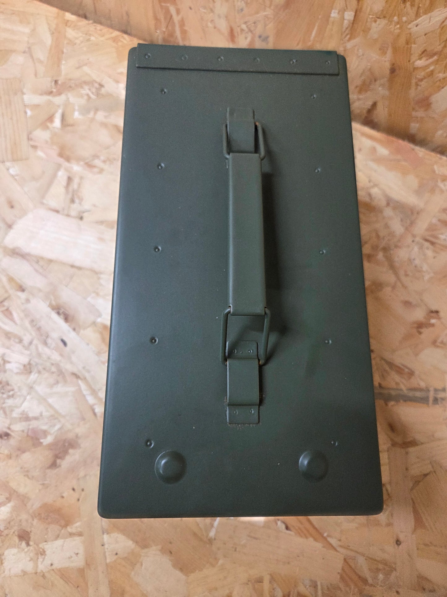 Medium 50 CAL Ammo Box Tin Olive Green 28cm x 18cm x 14cm M2A1