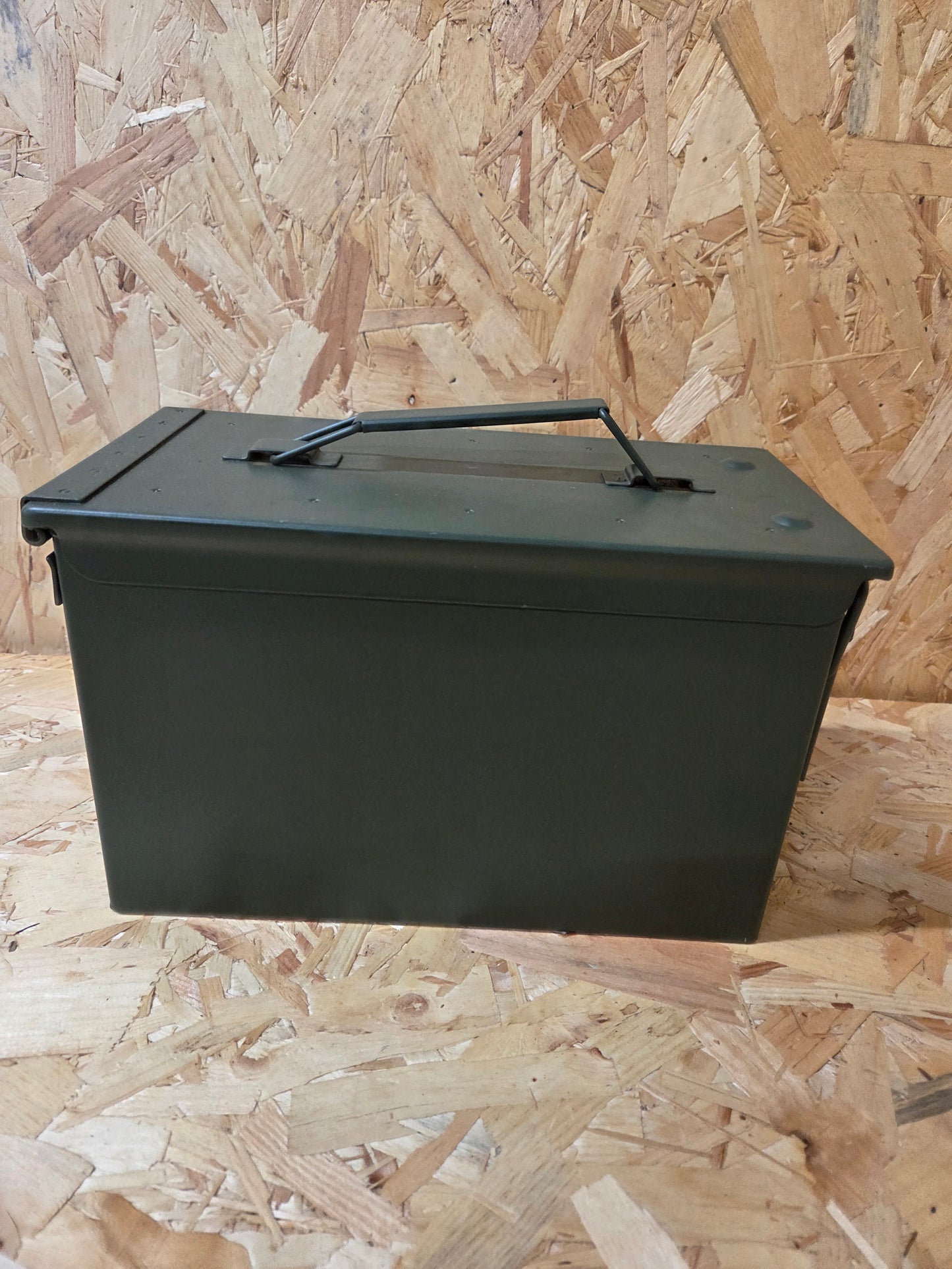 Medium 50 CAL Ammo Box Tin Olive Green 28cm x 18cm x 14cm M2A1