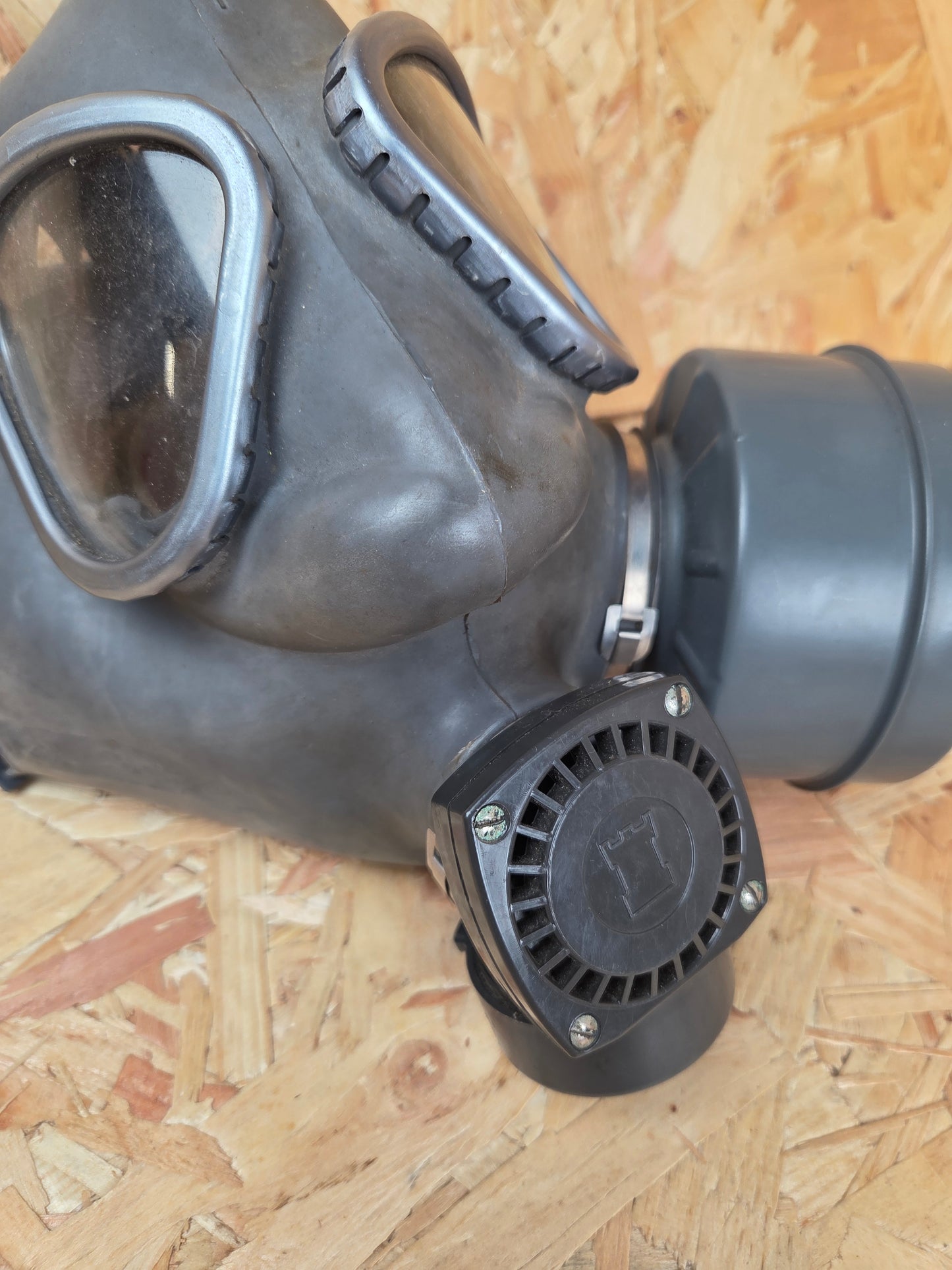 Finnish M61 Type 3 Gas Mask Respirator Full face Gas Mask with Filter Used