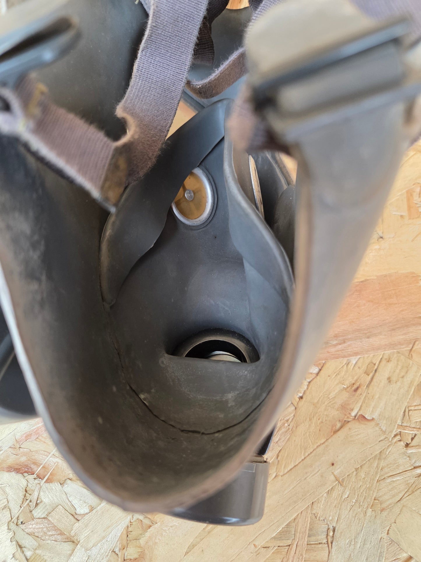 Finnish M61 Type 3 Gas Mask Respirator Full face Gas Mask with Filter Used
