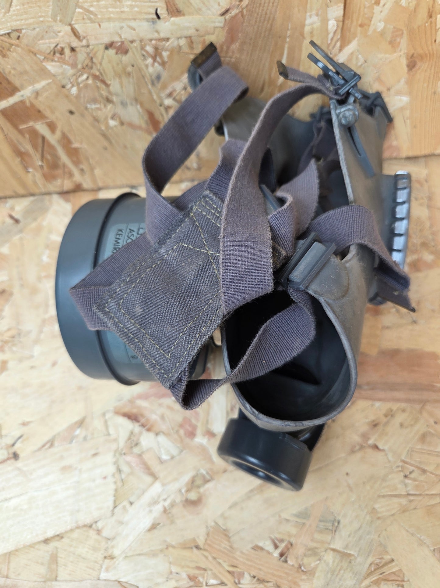 Finnish M61 Type 3 Gas Mask Respirator Full face Gas Mask with Filter Used