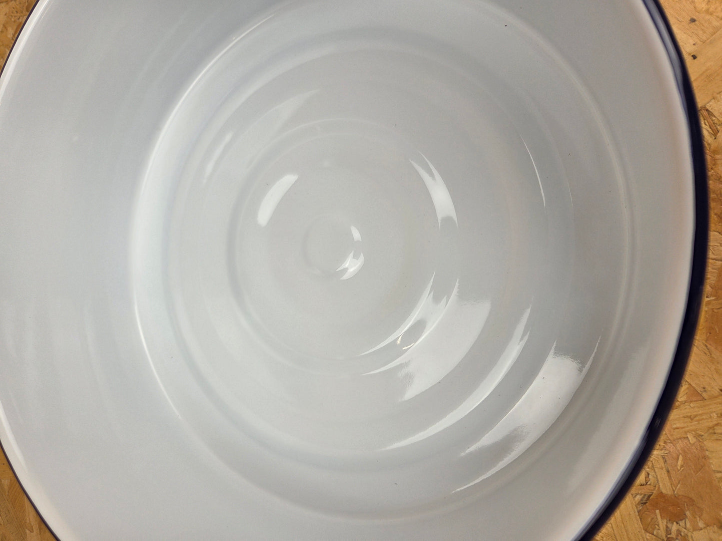 Enamel Pudding Round Roaster White and Blue Camping Picnic Caravan Enamel Casserole Dish Falcon 26cm x 11cm deep