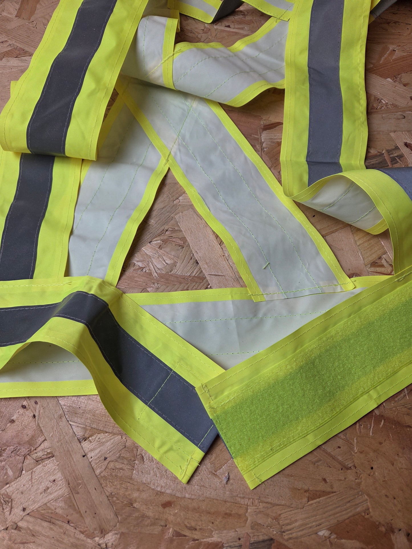 Yellow Hi-Vis Viz Strap Site Safety Adjustable Reflective Body Band One Size