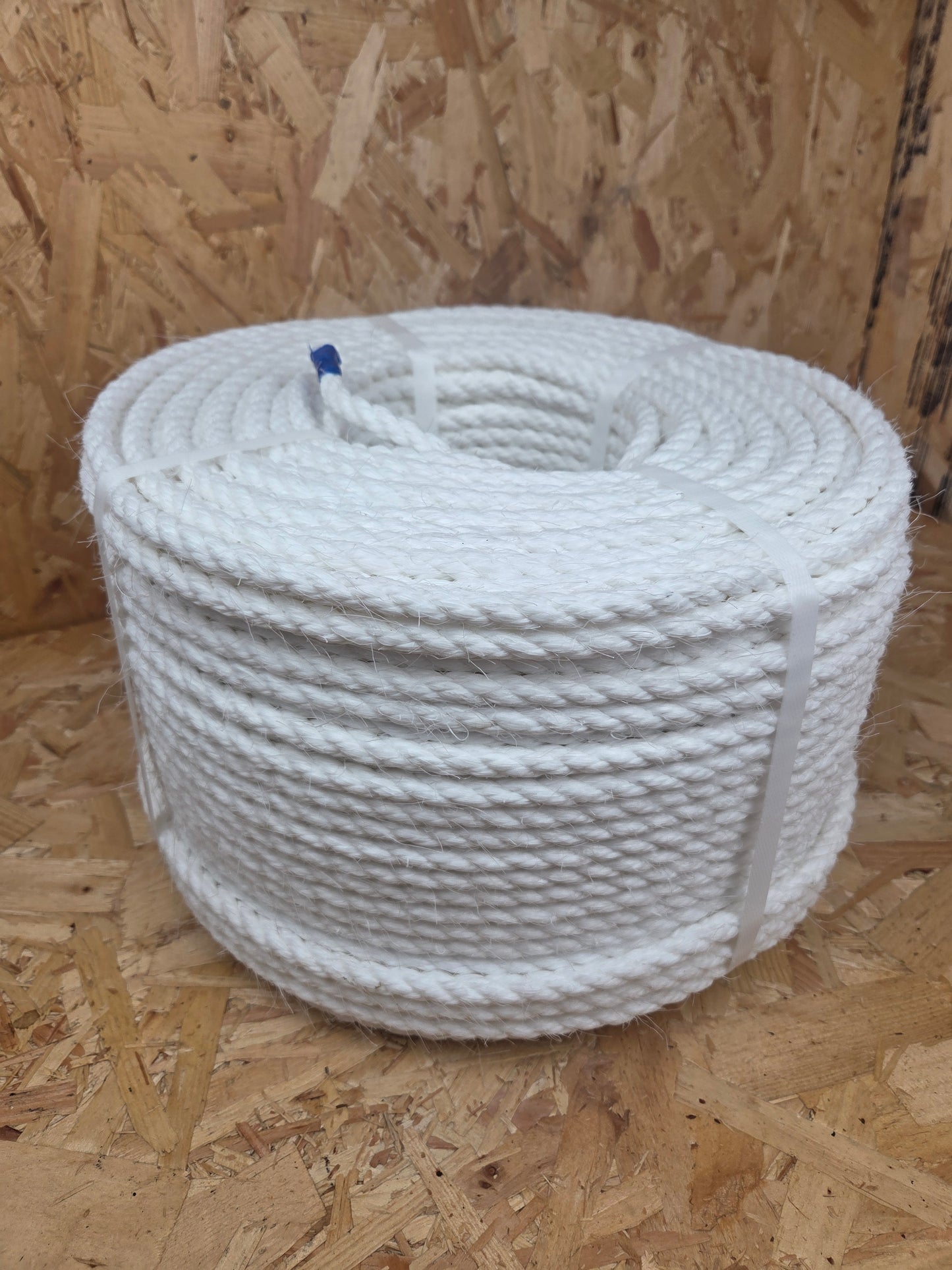 Staple Spun Polypropylene Rope White Utility Heavy Duty Cord Garden DIY Marine Weather Resistant Camping 10mm x 220m