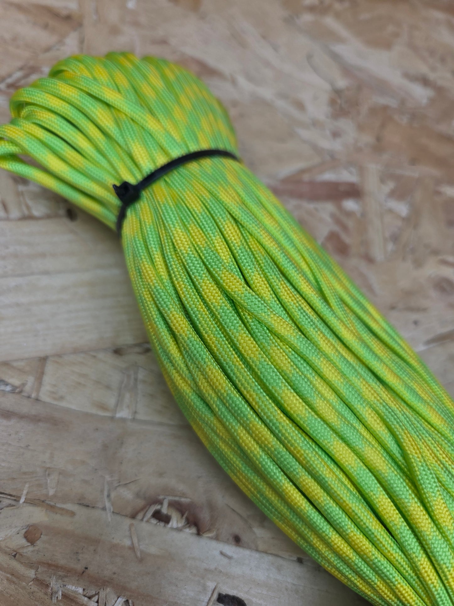 Paracord Cord Retention Loop Basha & Bivi Tent Shelter Rope Bushcraft Line Green & Yellow