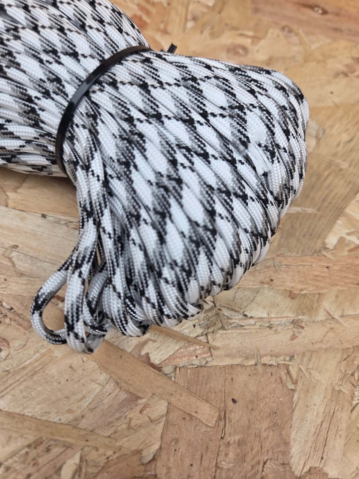 Paracord Cord Retention Loop Basha & Bivi Tent Shelter Rope Bushcraft Line Black & White