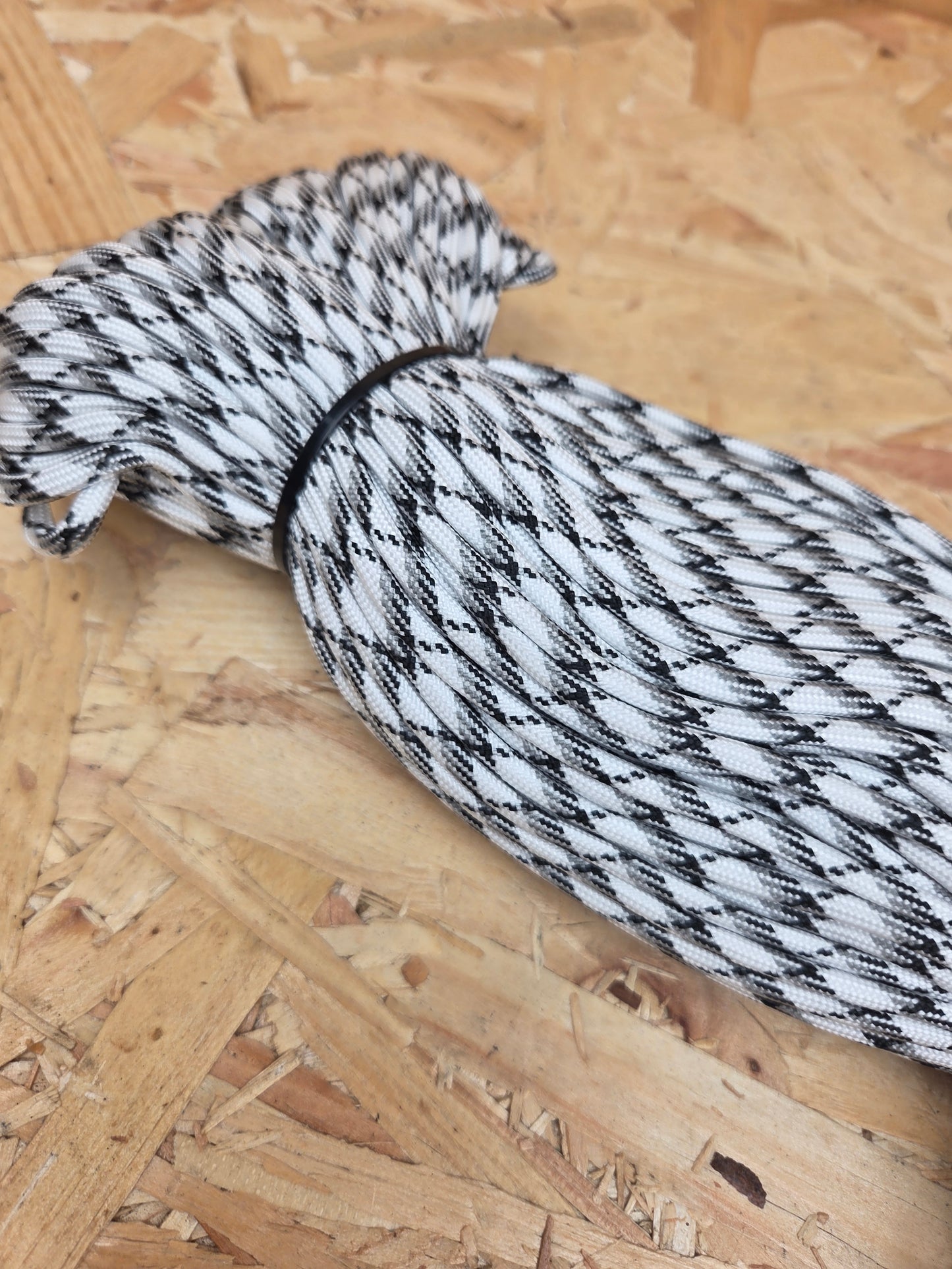 Paracord Cord Retention Loop Basha & Bivi Tent Shelter Rope Bushcraft Line Black & White