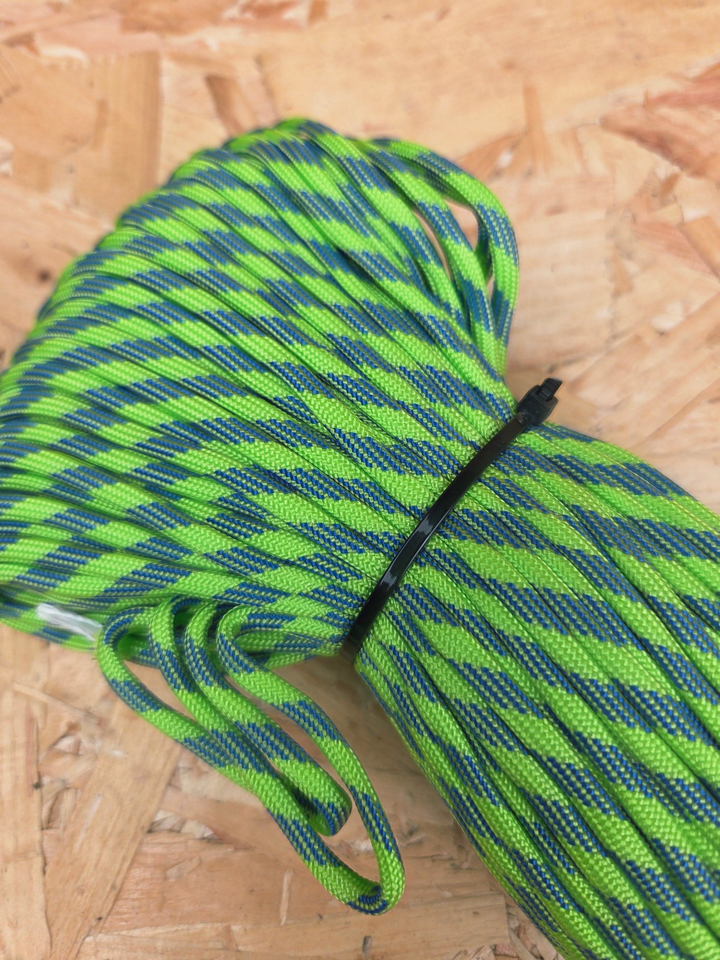 Paracord Cord Retention Loop Basha & Bivi Tent Shelter Rope Bushcraft Line Neon Green & Blue Striped