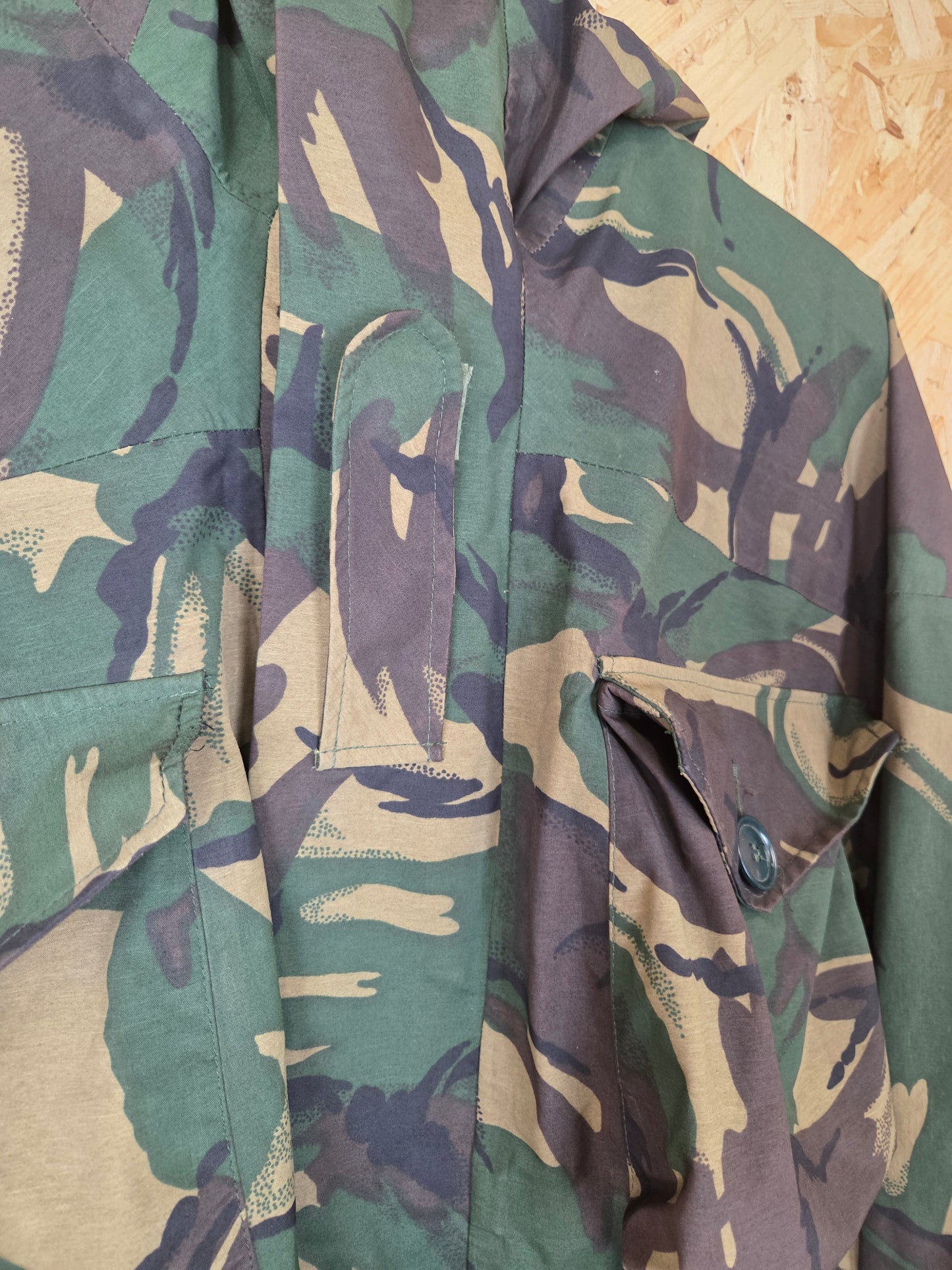 Genuine British Army Smock MVP Jacket Woodland DPM Camouflage Camo Windproof Waterproof Goretex Coat Military Cadet Paintball Tactical Airsoft Camo Coat (Copy)