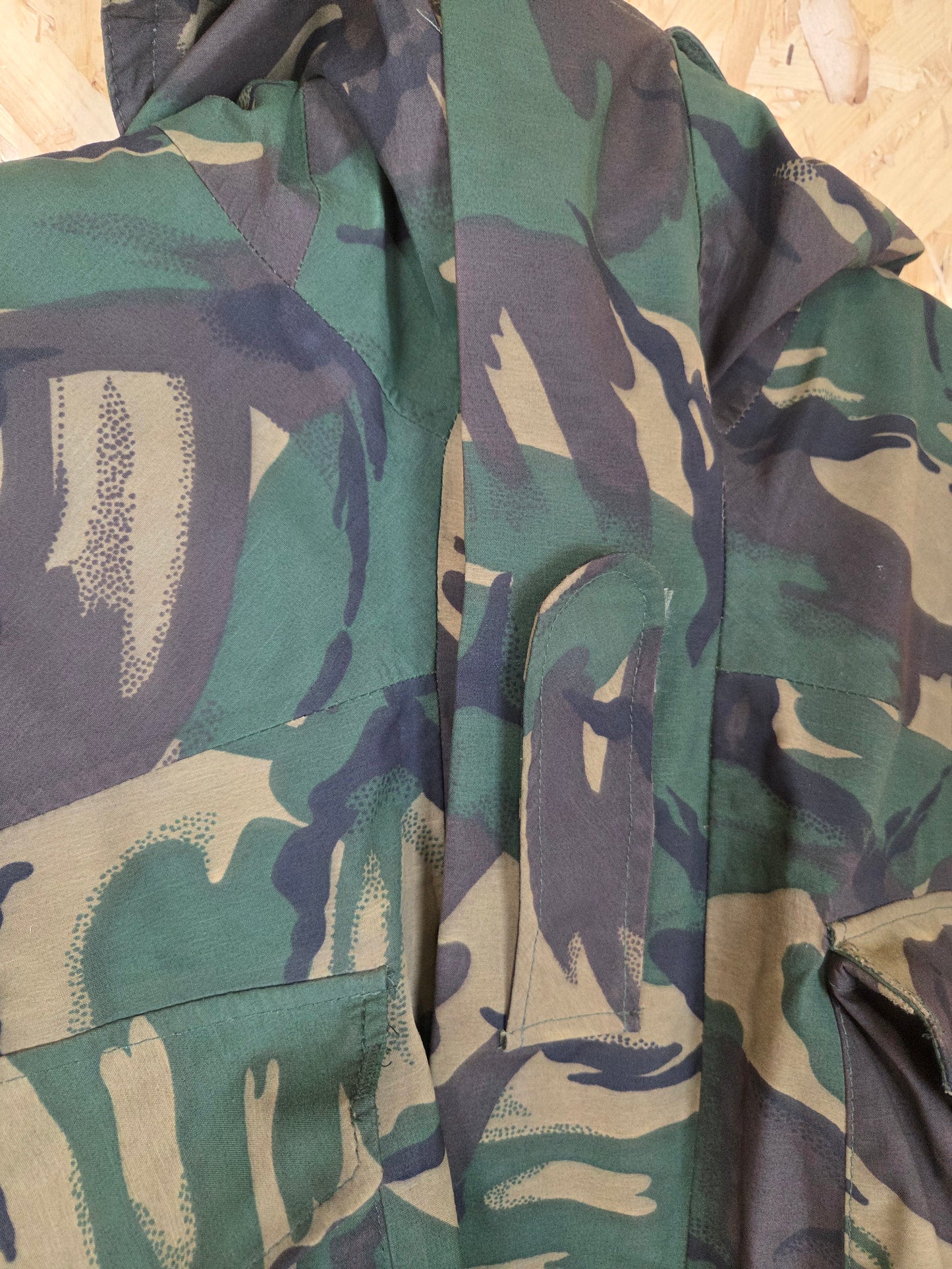 Genuine British Army Smock MVP Jacket Woodland DPM Camouflage Camo Windproof Waterproof Goretex Coat Military Cadet Paintball Tactical Airsoft Camo Coat (Copy)