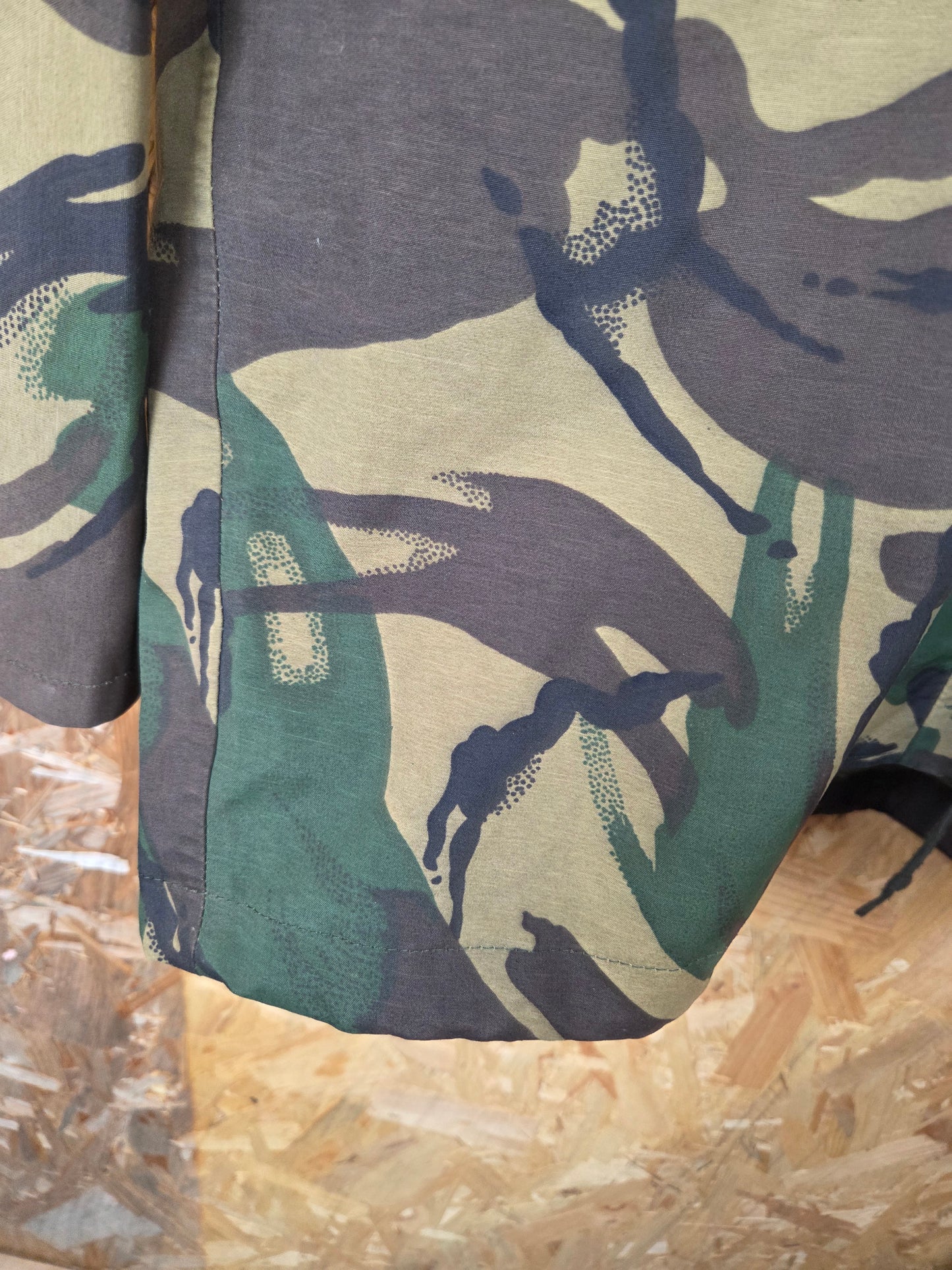 Genuine British Army Smock MVP Jacket Woodland DPM Camouflage Camo Windproof Waterproof Goretex Coat Military Cadet Paintball Tactical Airsoft Camo Coat (Copy)
