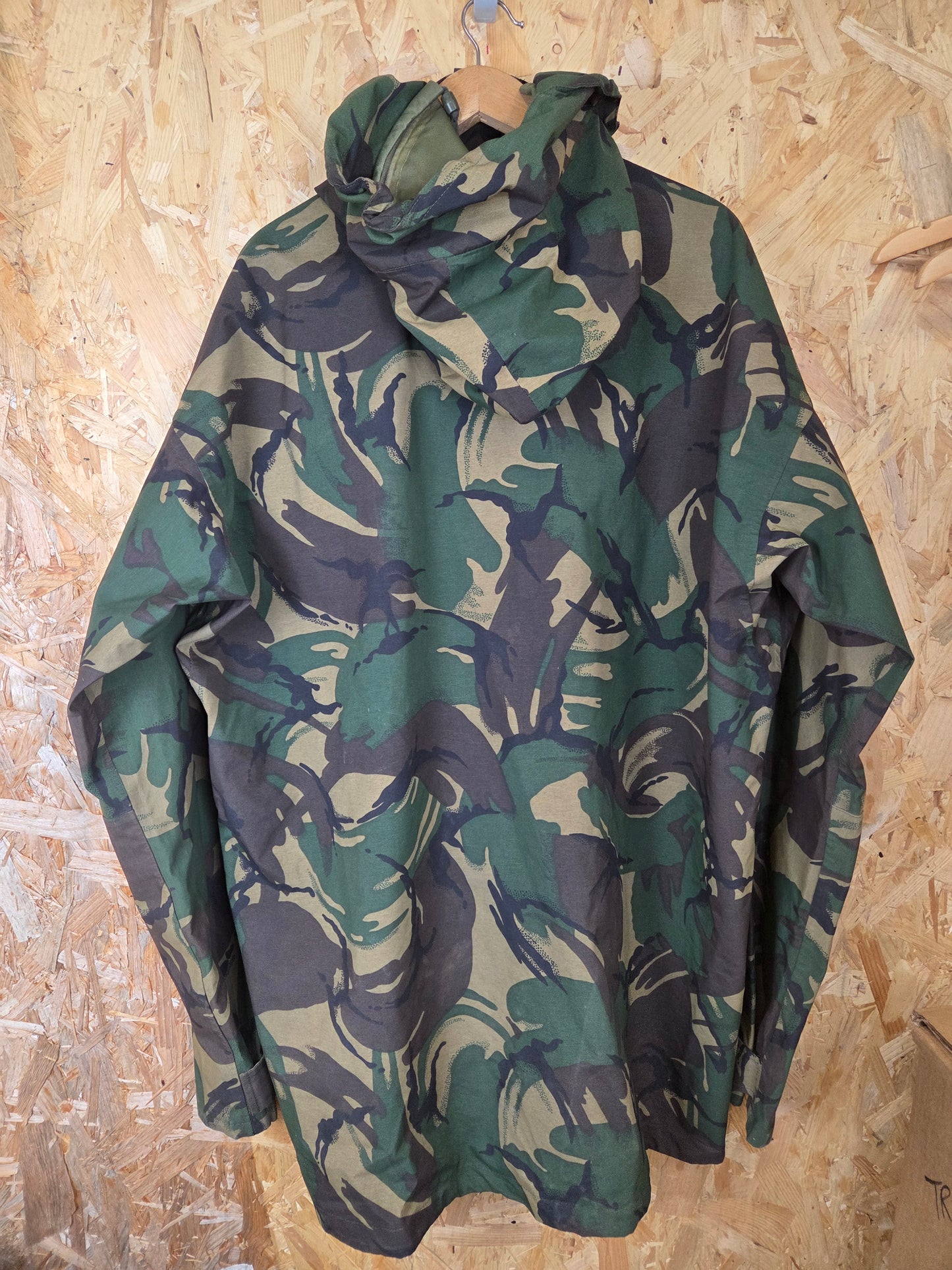 Genuine British Army Smock MVP Jacket Woodland DPM Camouflage Camo Windproof Waterproof Goretex Coat Military Cadet Paintball Tactical Airsoft Camo Coat (Copy)