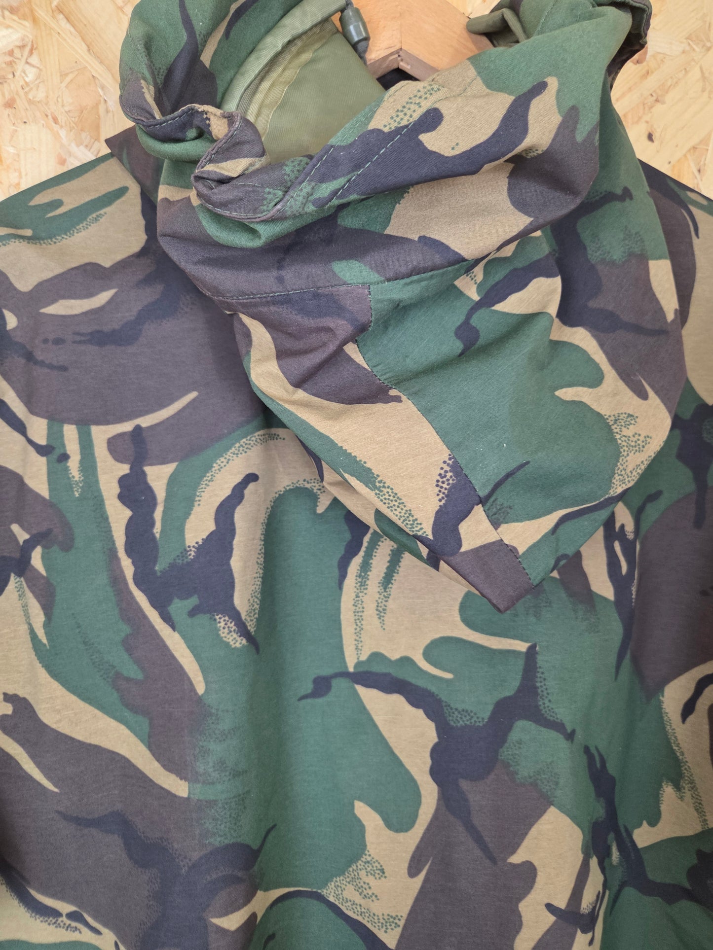Genuine British Army Smock MVP Jacket Woodland DPM Camouflage Camo Windproof Waterproof Goretex Coat Military Cadet Paintball Tactical Airsoft Camo Coat (Copy)