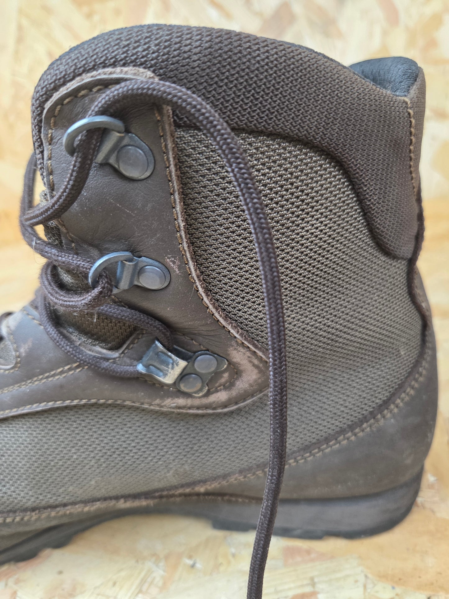 Genuine AKU German Military Leather Hiking Boots Brown Outdoor Walking Patrol Lightweight Footwear UK 10
