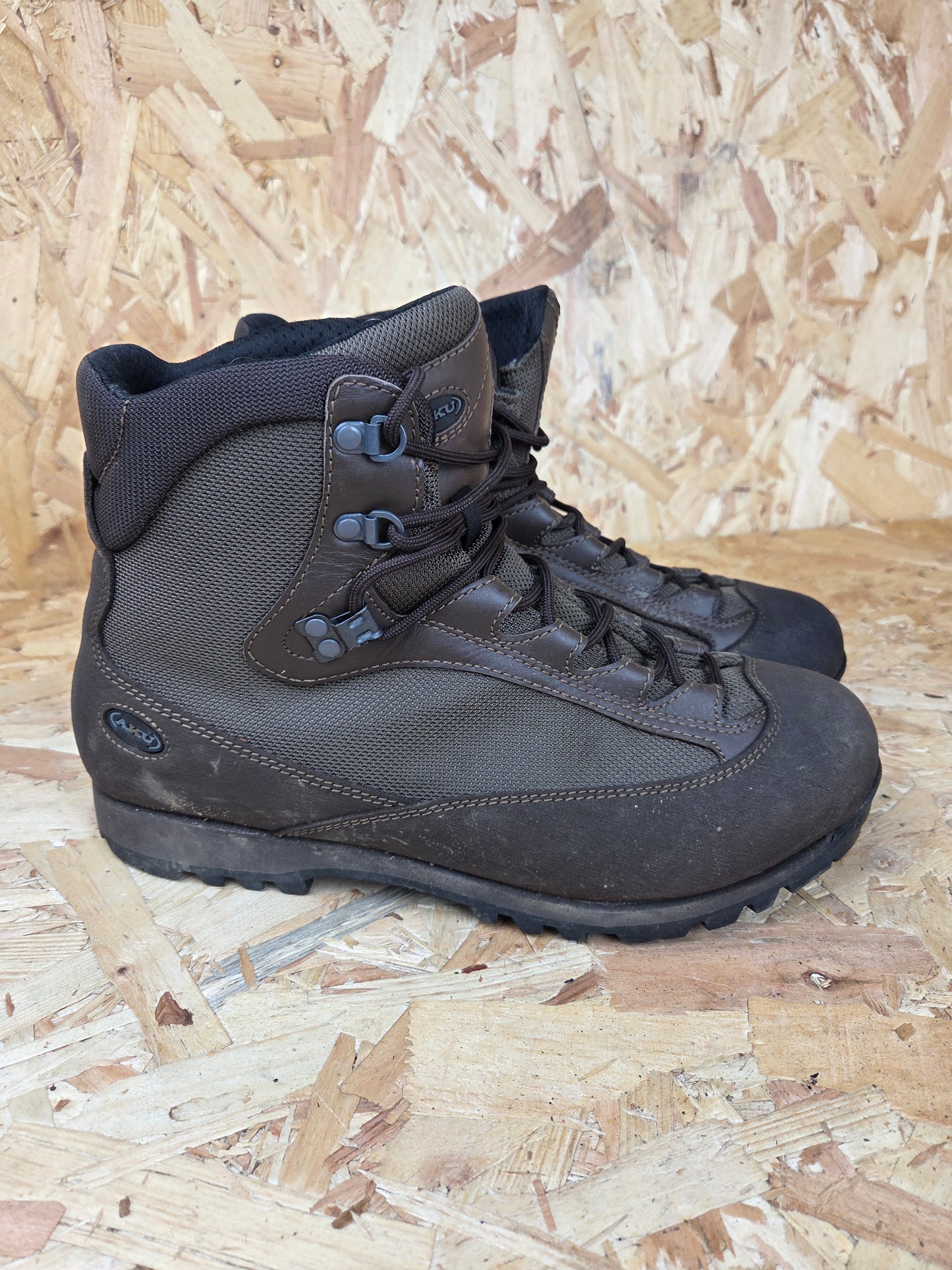 Genuine AKU German Military Leather Hiking Boots Brown Cadet Outdoor Walking Patrol Lightweight Footwear UK 9