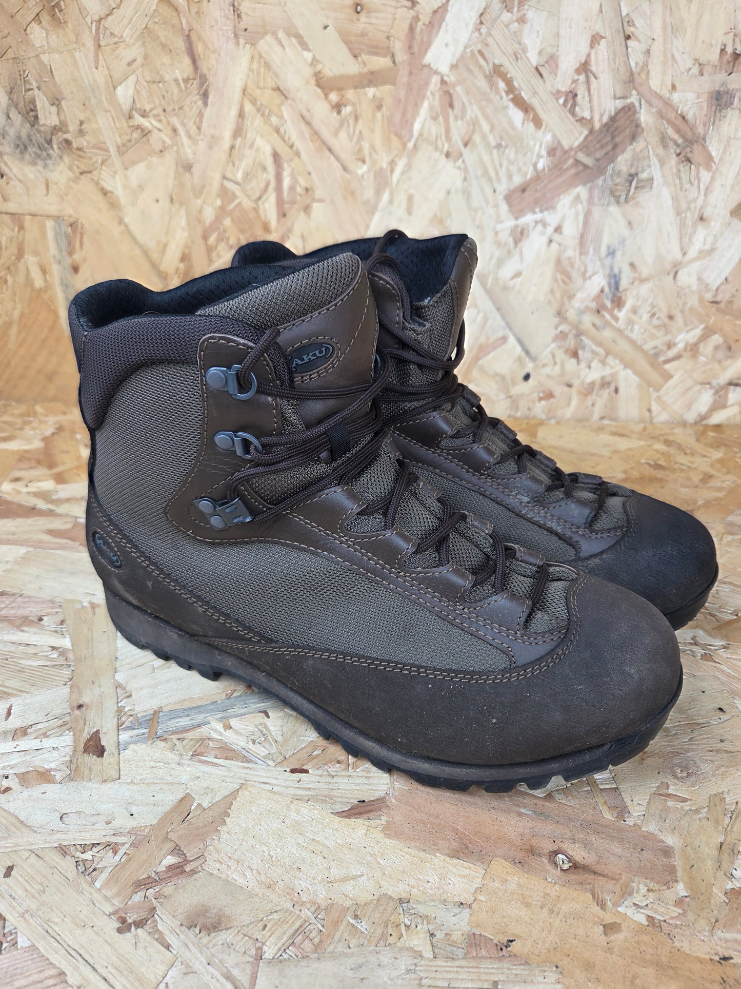 Genuine AKU German Military Leather Hiking Boots Brown Cadet Outdoor Walking Patrol Lightweight Footwear UK 9