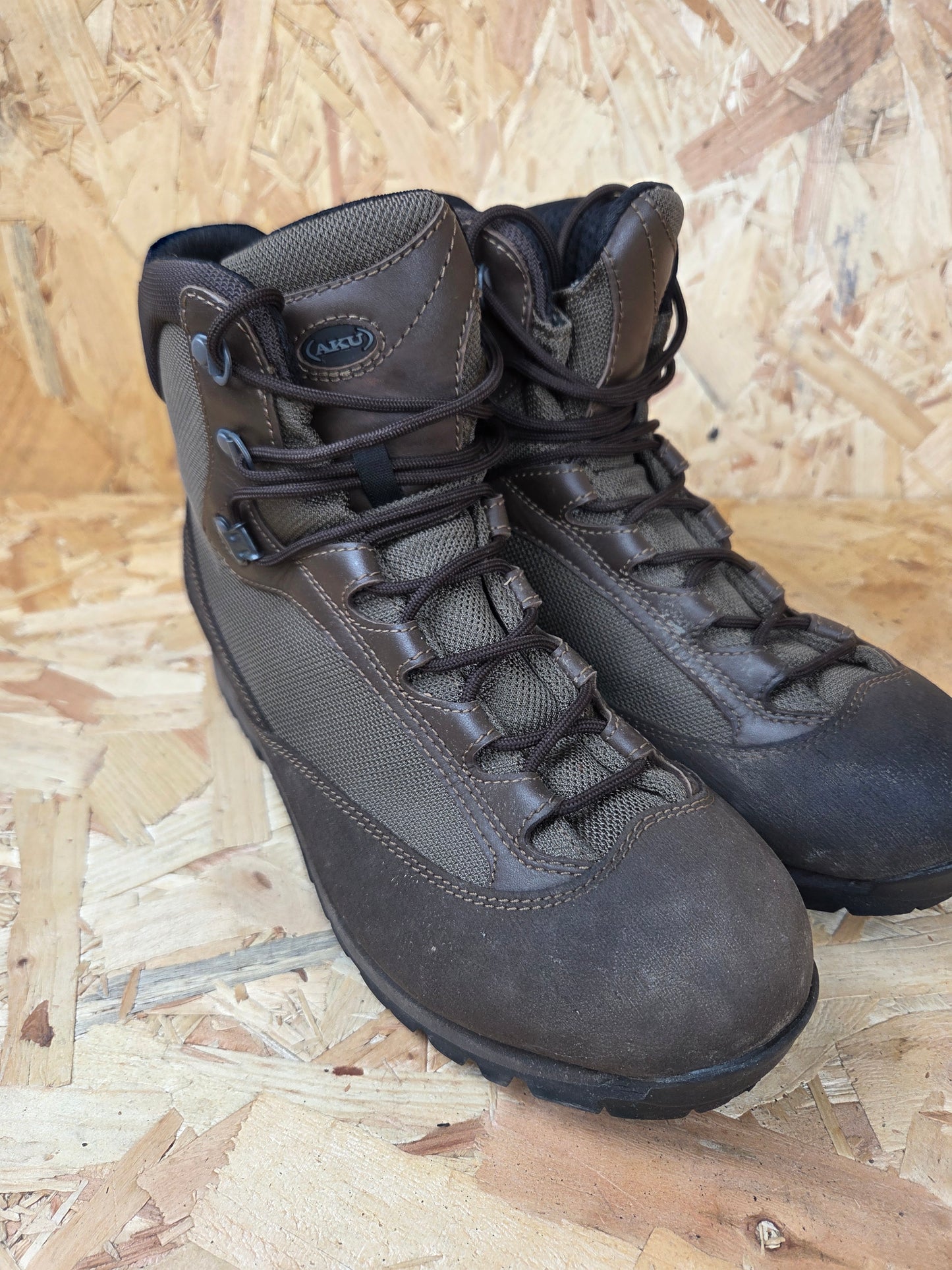 Genuine AKU German Military Leather Hiking Boots Brown Cadet Outdoor Walking Patrol Lightweight Footwear UK 9