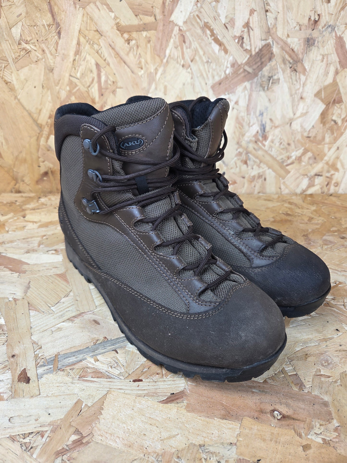 Genuine AKU German Military Leather Hiking Boots Brown Cadet Outdoor Walking Patrol Lightweight Footwear UK 9