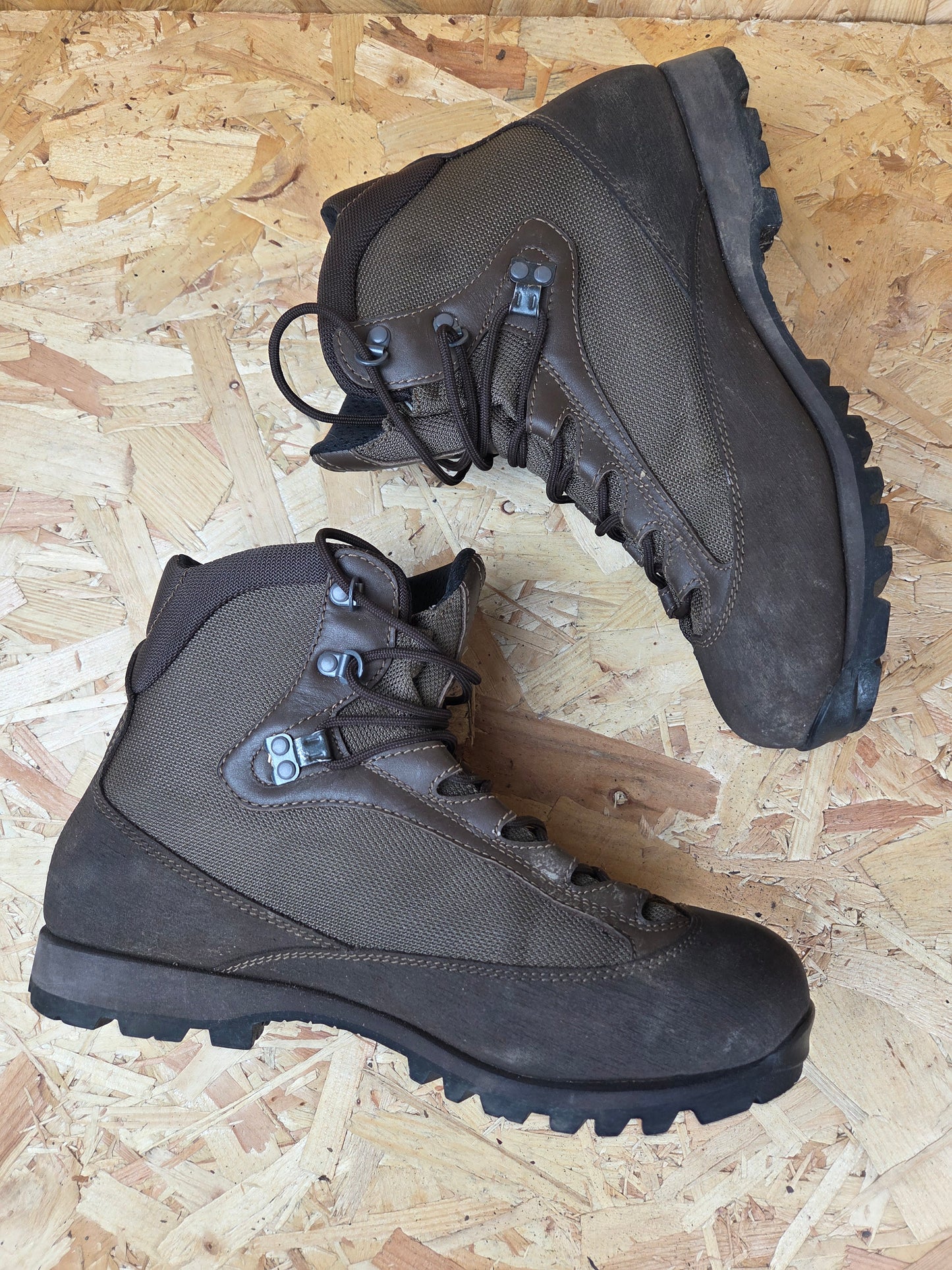 Genuine AKU German Military Leather Hiking Boots Brown Cadet Outdoor Walking Patrol Lightweight Footwear UK 9