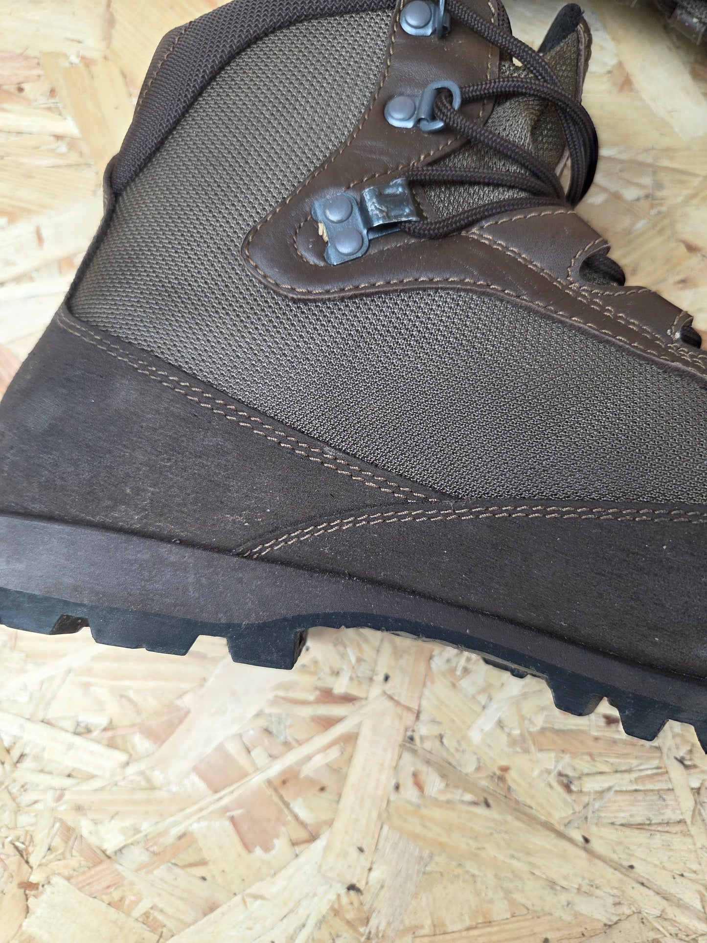 Genuine AKU German Military Leather Hiking Boots Brown Cadet Outdoor Walking Patrol Lightweight Footwear UK 9