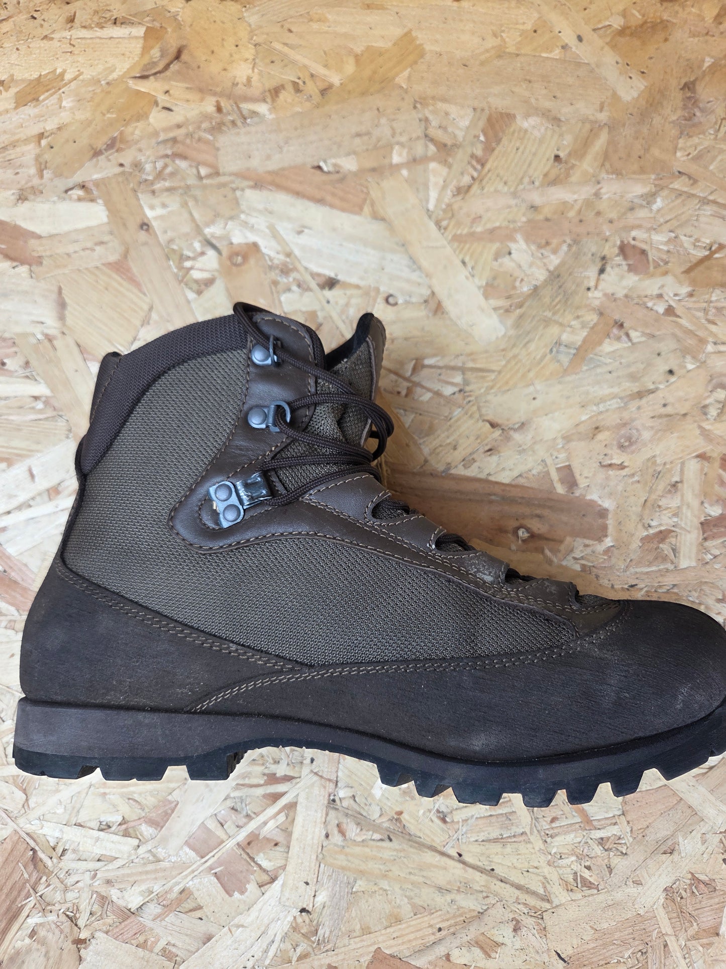 Genuine AKU German Military Leather Hiking Boots Brown Cadet Outdoor Walking Patrol Lightweight Footwear UK 9