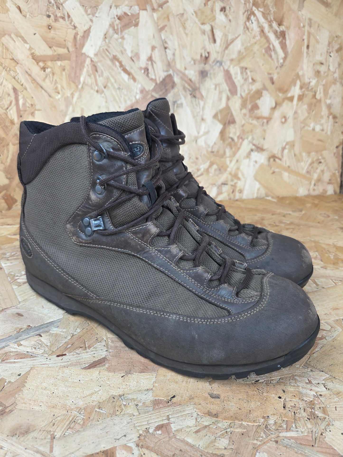 Genuine AKU German Military Leather Hiking Boots Brown Cadet Outdoor Walking Patrol Lightweight Footwear UK 12