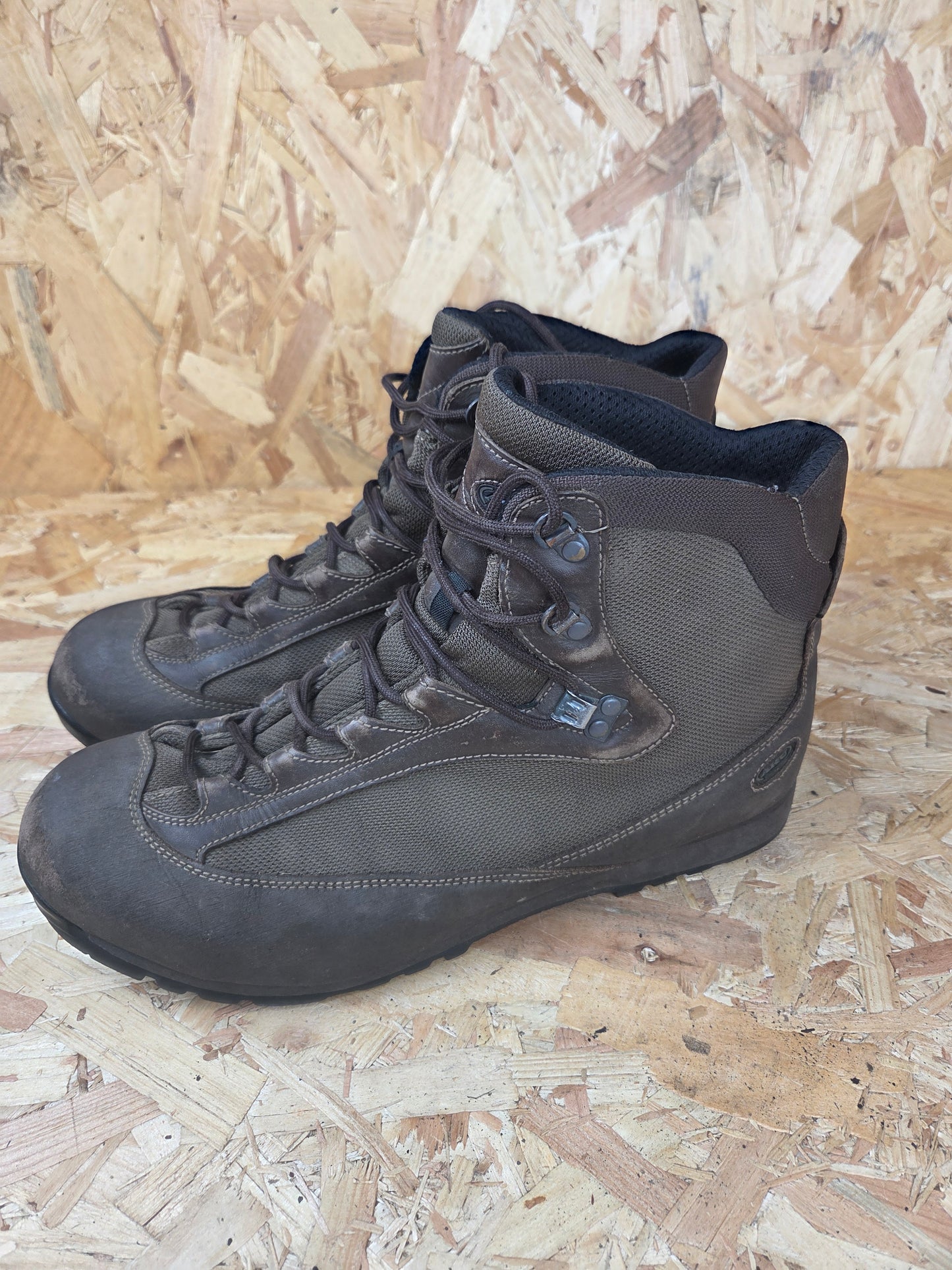 Genuine AKU German Military Leather Hiking Boots Brown Cadet Outdoor Walking Patrol Lightweight Footwear UK 12