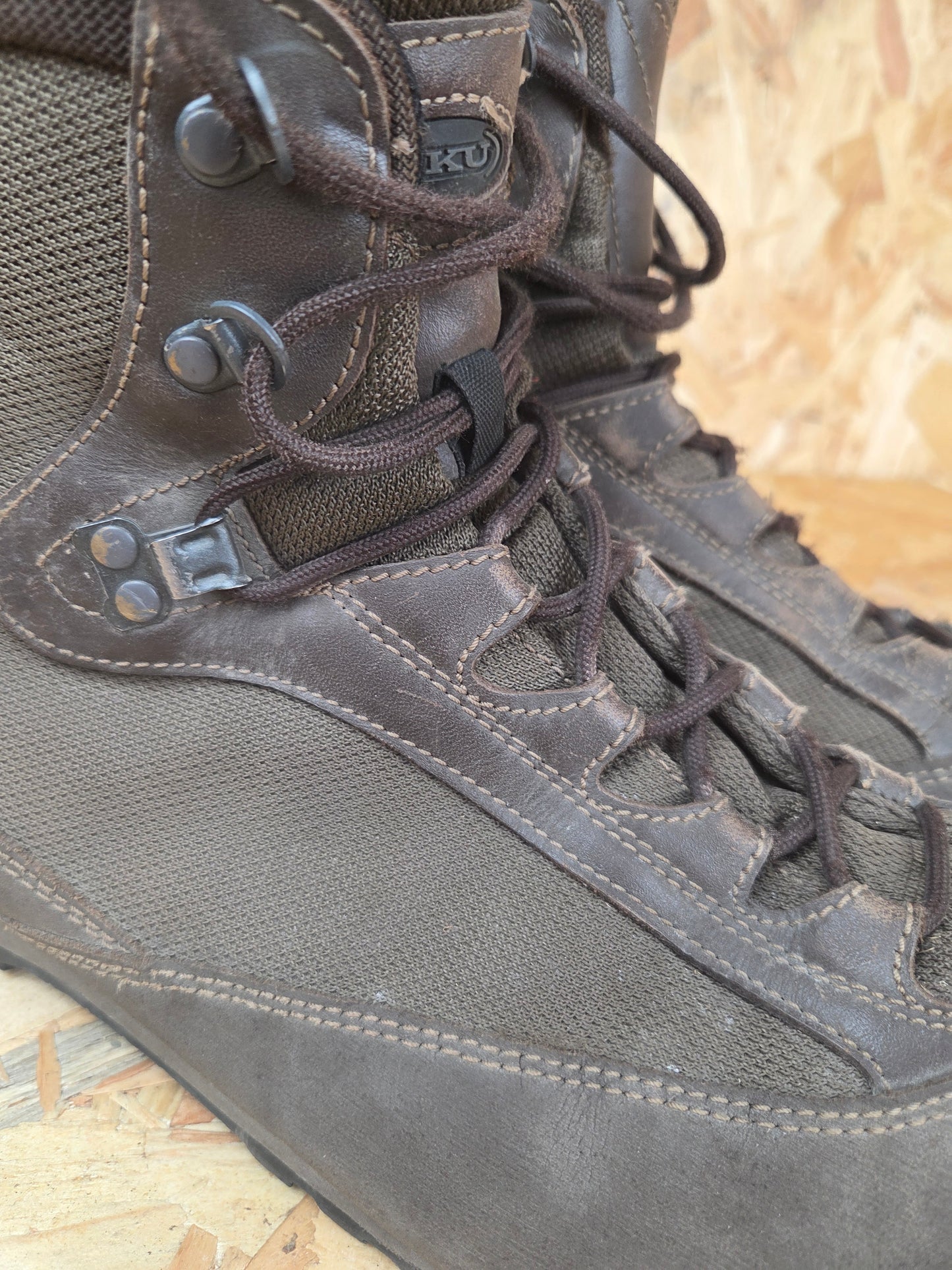 Genuine AKU German Military Leather Hiking Boots Brown Cadet Outdoor Walking Patrol Lightweight Footwear Approx UK 10