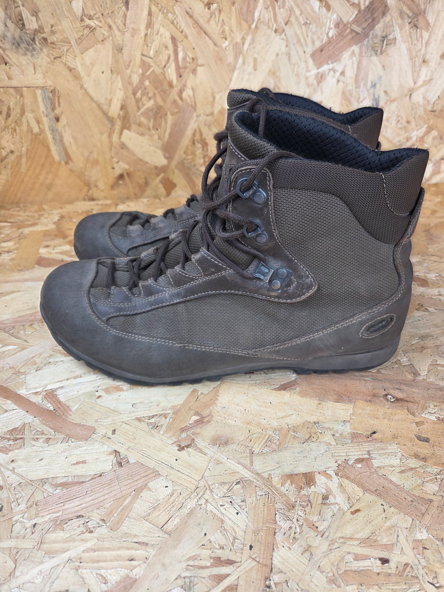 Genuine AKU German Military Leather Hiking Boots Brown Cadet Outdoor Walking Patrol Lightweight Footwear Approx UK 10