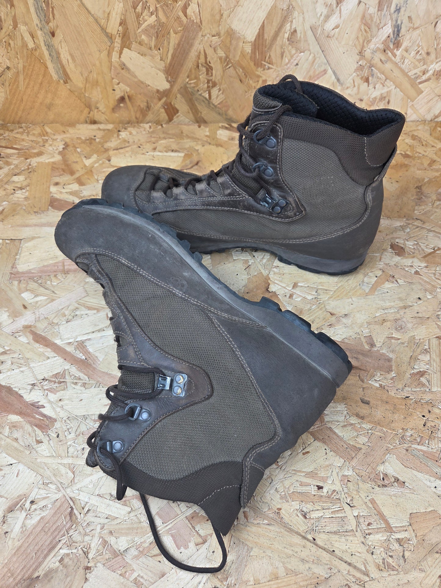 Genuine AKU German Military Leather Hiking Boots Brown Cadet Outdoor Walking Patrol Lightweight Footwear Approx UK 10