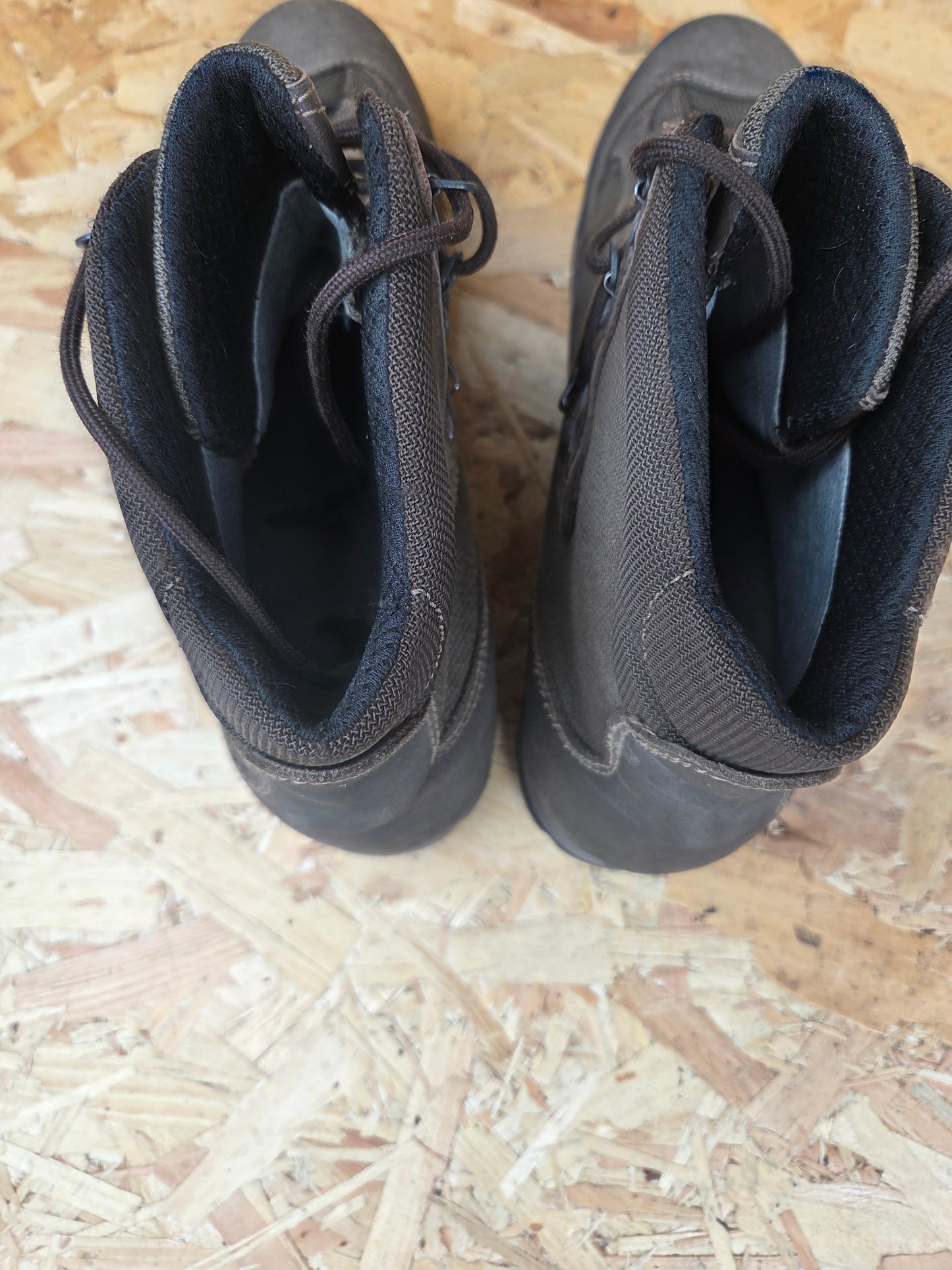 Genuine AKU German Military Leather Hiking Boots Brown Cadet Outdoor Walking Patrol Lightweight Footwear Approx UK 10