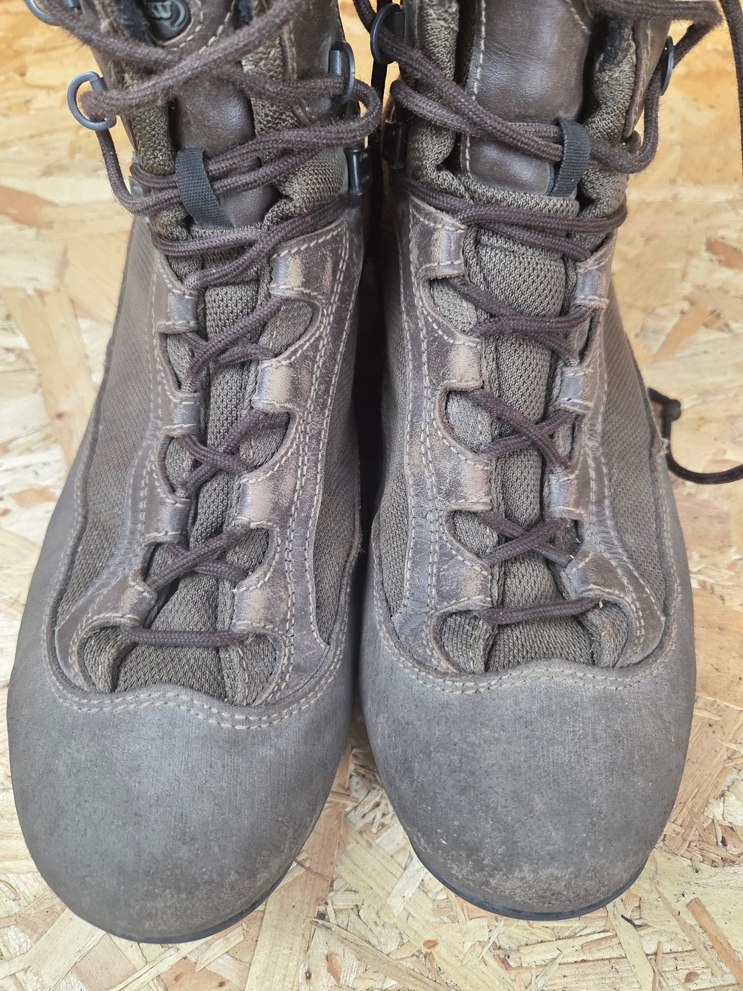 Genuine AKU German Military Leather Hiking Boots Brown Cadet Outdoor Walking Patrol Lightweight Footwear Approx UK 10