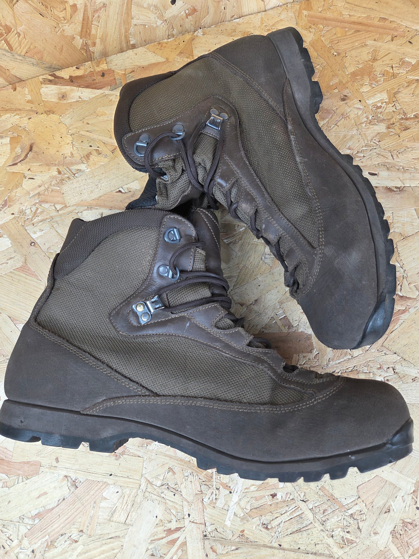 Genuine AKU German Military Leather Hiking Boots Brown Cadet Outdoor Walking Patrol Lightweight Footwear UK 12