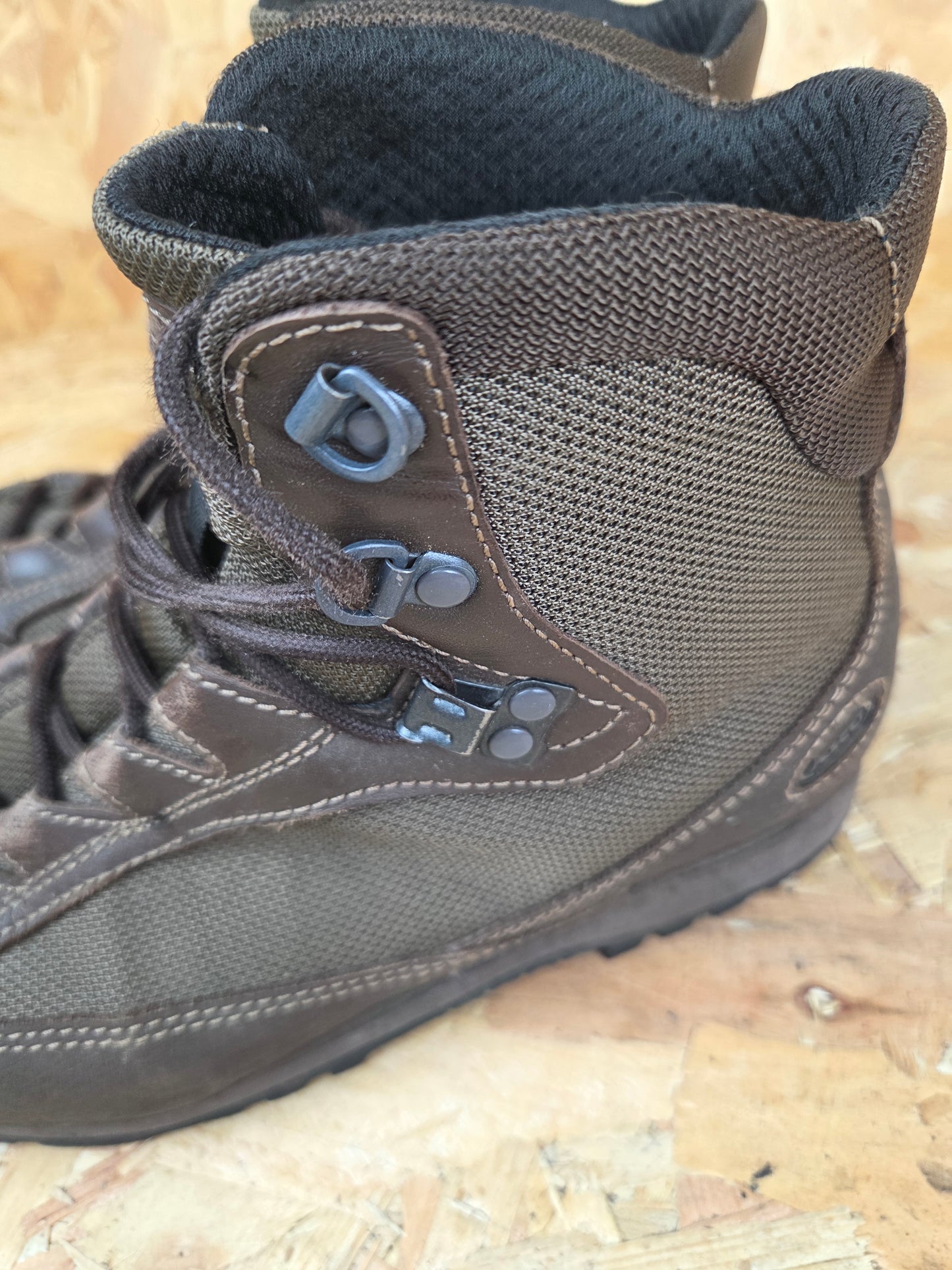 Genuine AKU German Military Leather Hiking Boots Brown Cadet Outdoor Walking Patrol Lightweight Footwear UK 6