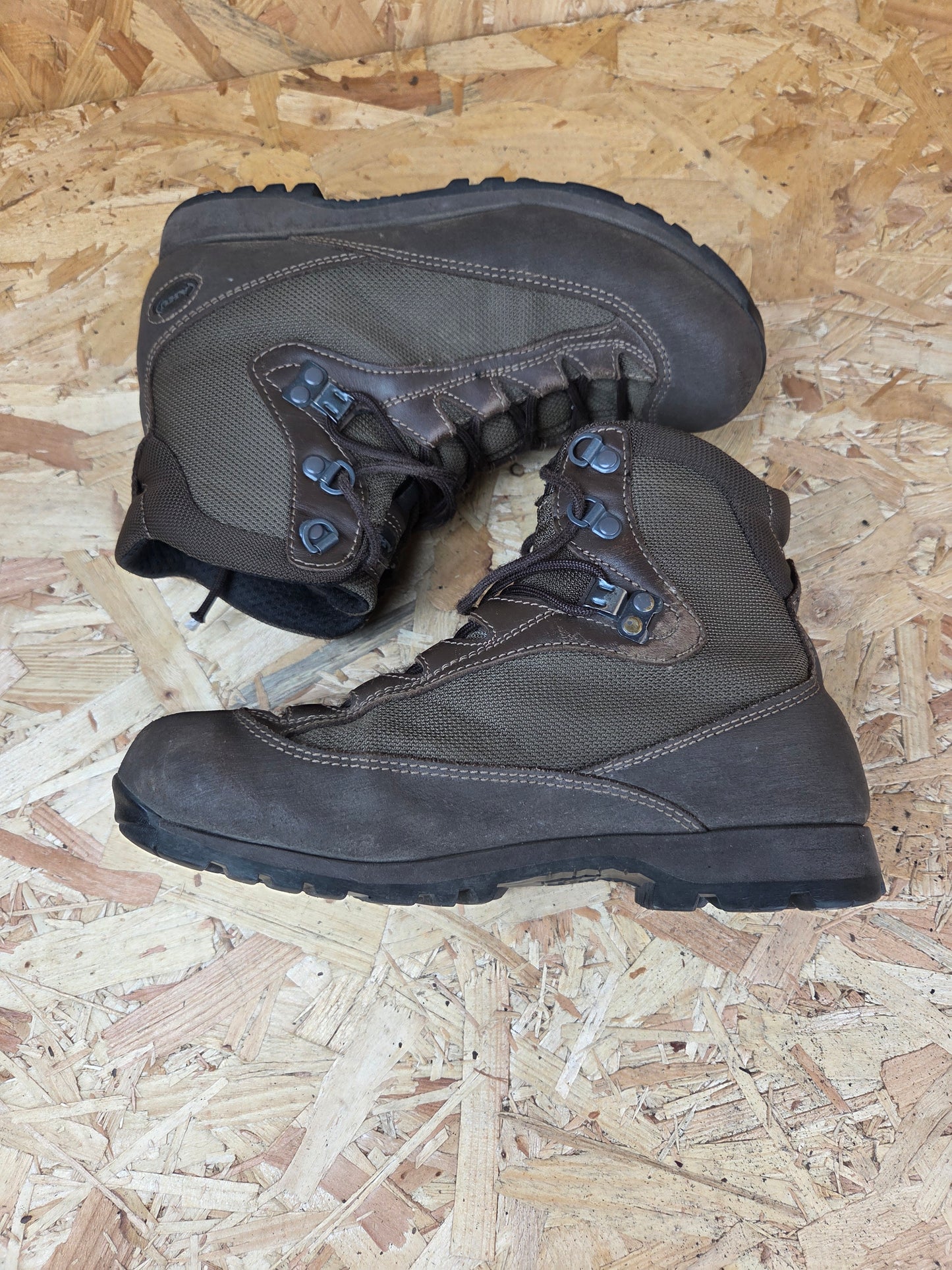 Genuine AKU German Military Leather Hiking Boots Brown Cadet Outdoor Walking Patrol Lightweight Footwear UK 6