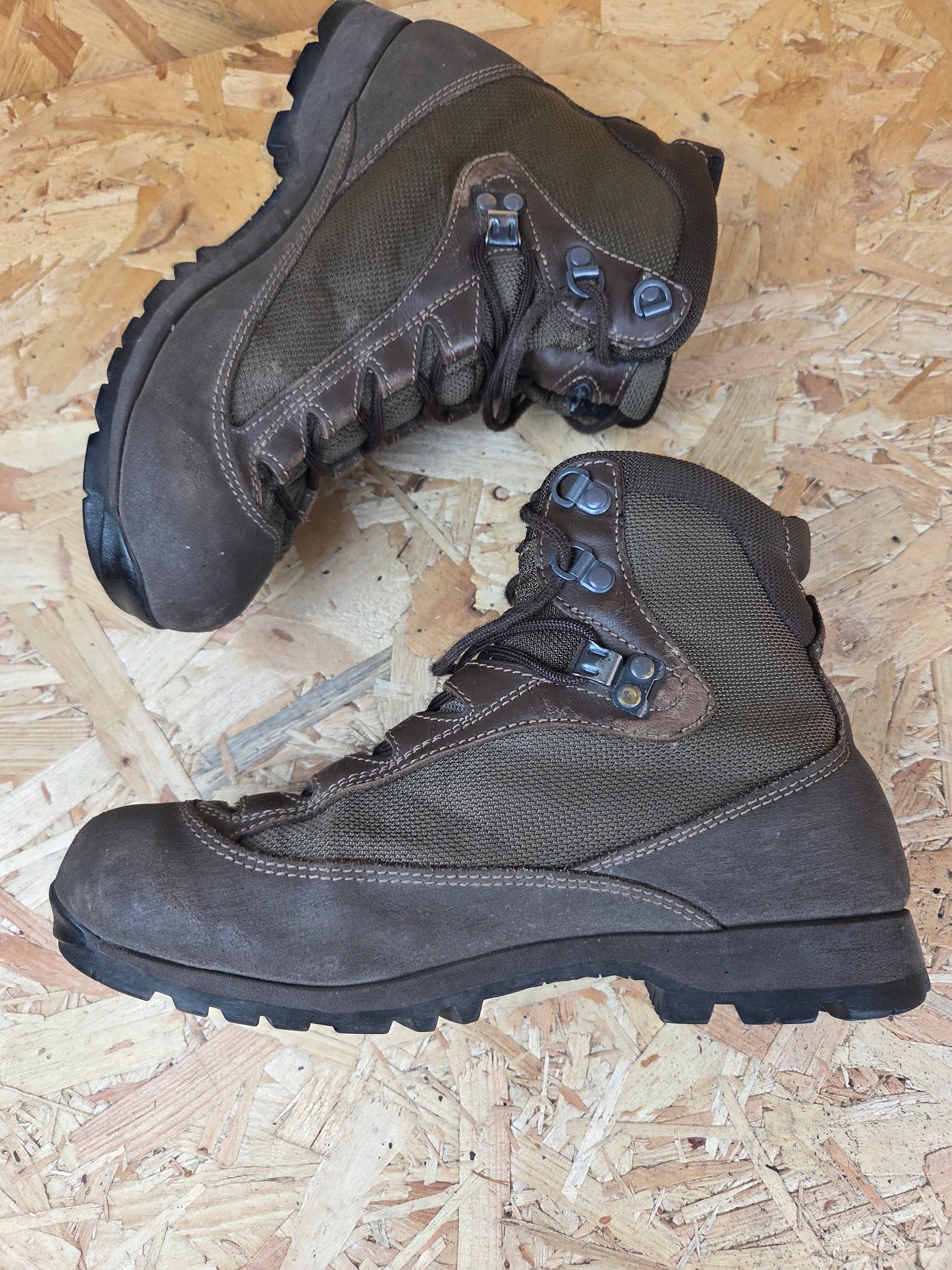 Genuine AKU German Military Leather Hiking Boots Brown Cadet Outdoor Walking Patrol Lightweight Footwear UK 6