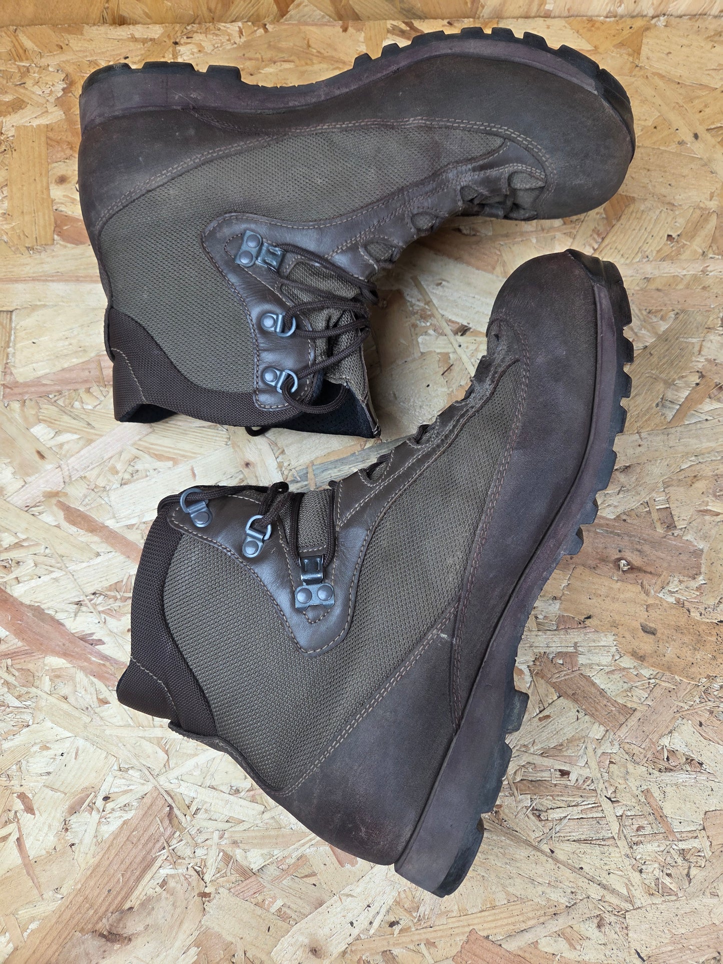 Genuine AKU German Military Leather Hiking Boots Brown Cadet Outdoor Walking Patrol Lightweight Footwear UK 11