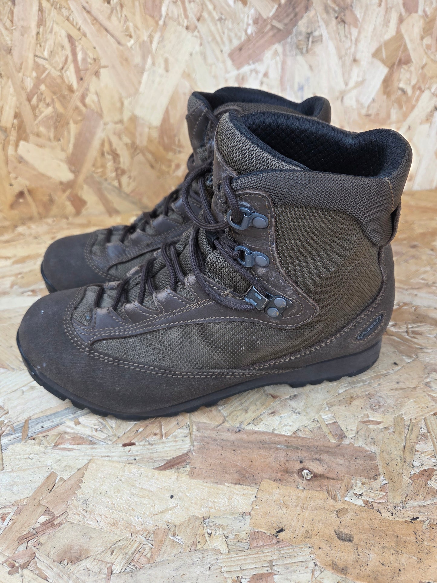 Genuine AKU German Military Leather Hiking Boots Brown Cadet Outdoor Walking Patrol Lightweight Footwear Approx UK 6