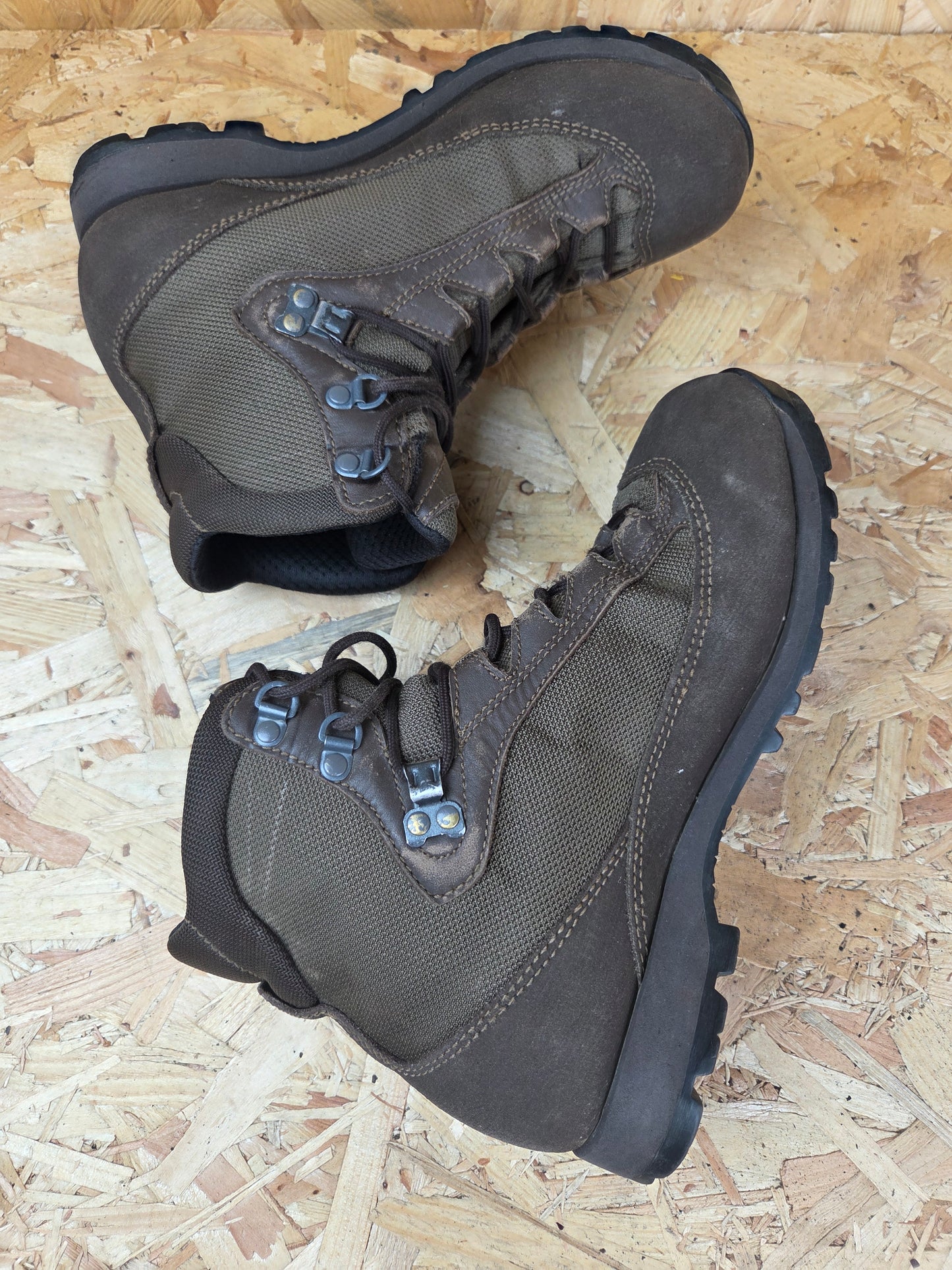 Genuine AKU German Military Leather Hiking Boots Brown Cadet Outdoor Walking Patrol Lightweight Footwear Approx UK 6