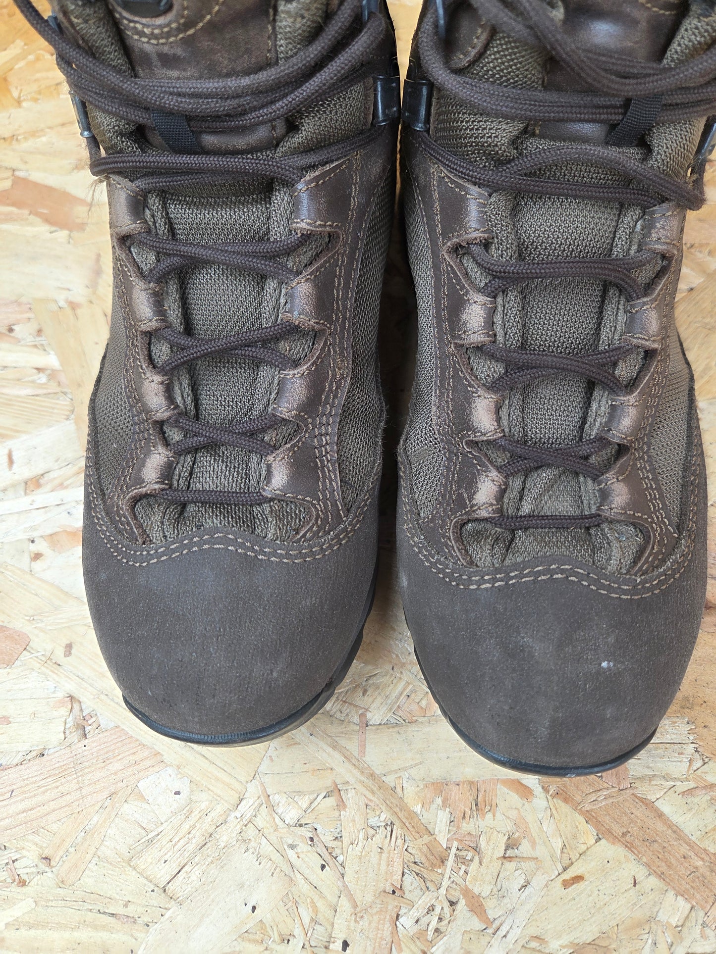 Genuine AKU German Military Leather Hiking Boots Brown Cadet Outdoor Walking Patrol Lightweight Footwear Approx UK 6