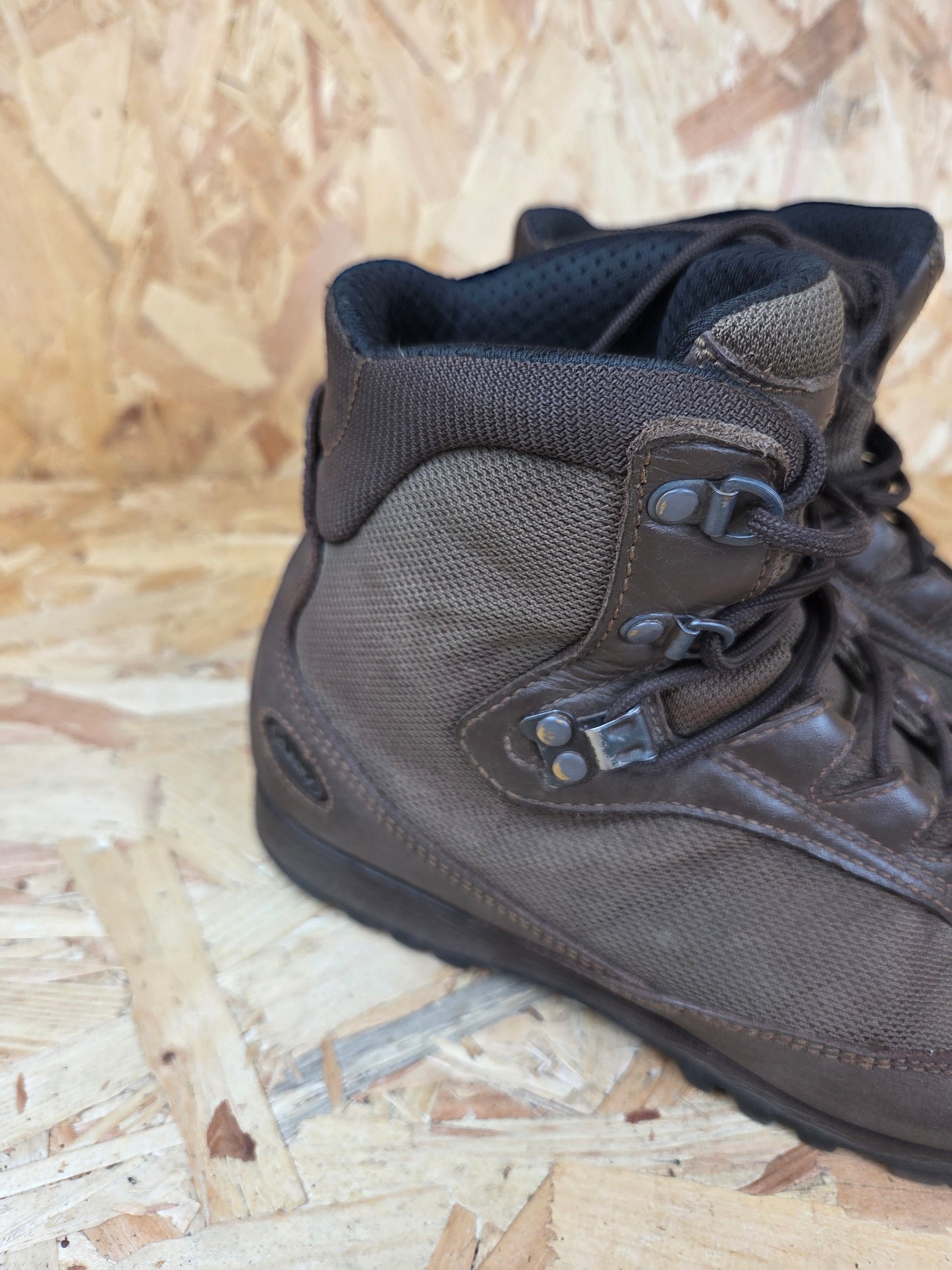 Genuine AKU German Military Leather Hiking Boots Brown Cadet Outdoor Walking Patrol Lightweight Footwear Approx UK 8