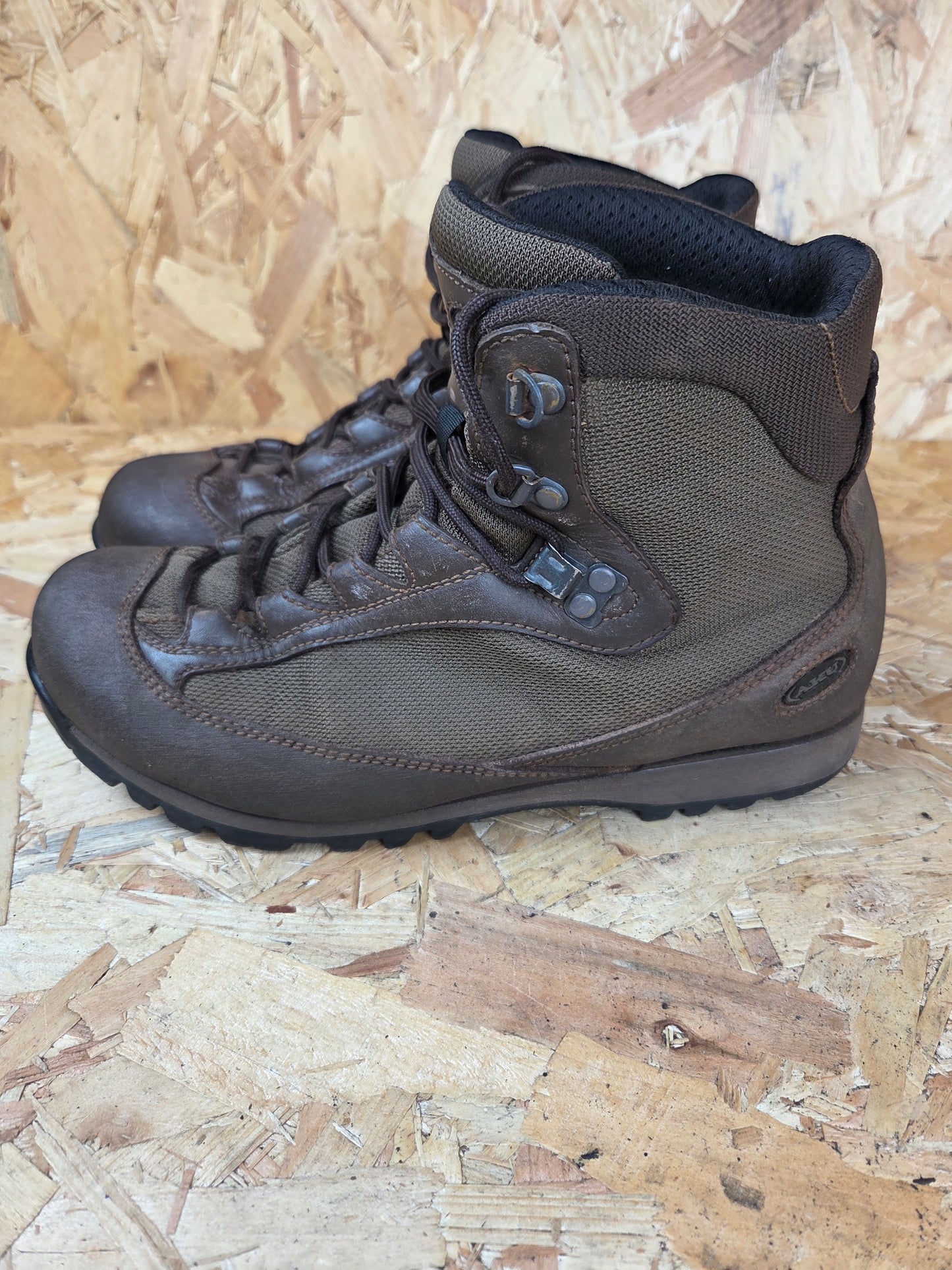 Genuine AKU German Military Leather Hiking Boots Brown Cadet Outdoor Walking Patrol Lightweight Footwear Approx UK 8