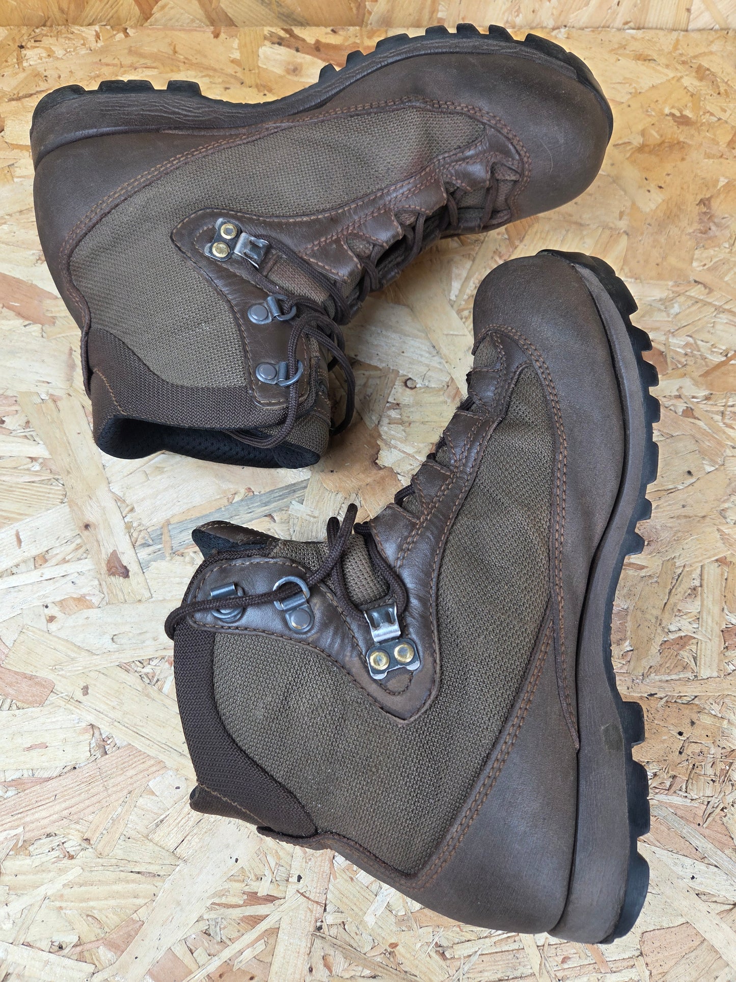 Genuine AKU German Military Leather Hiking Boots Brown Cadet Outdoor Walking Patrol Lightweight Footwear Approx UK 8