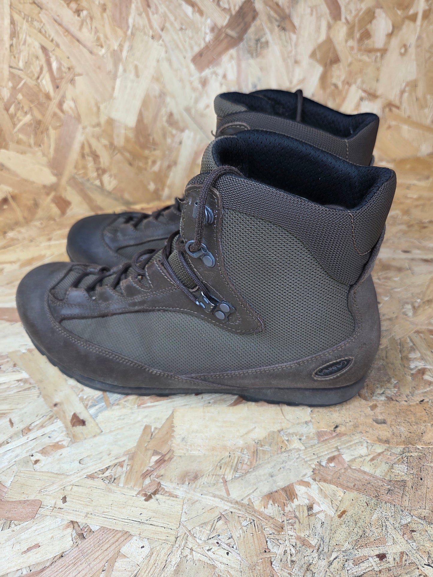 Genuine AKU German Military Leather Hiking Boots Brown Cadet Outdoor Walking Patrol Lightweight Footwear UK 10