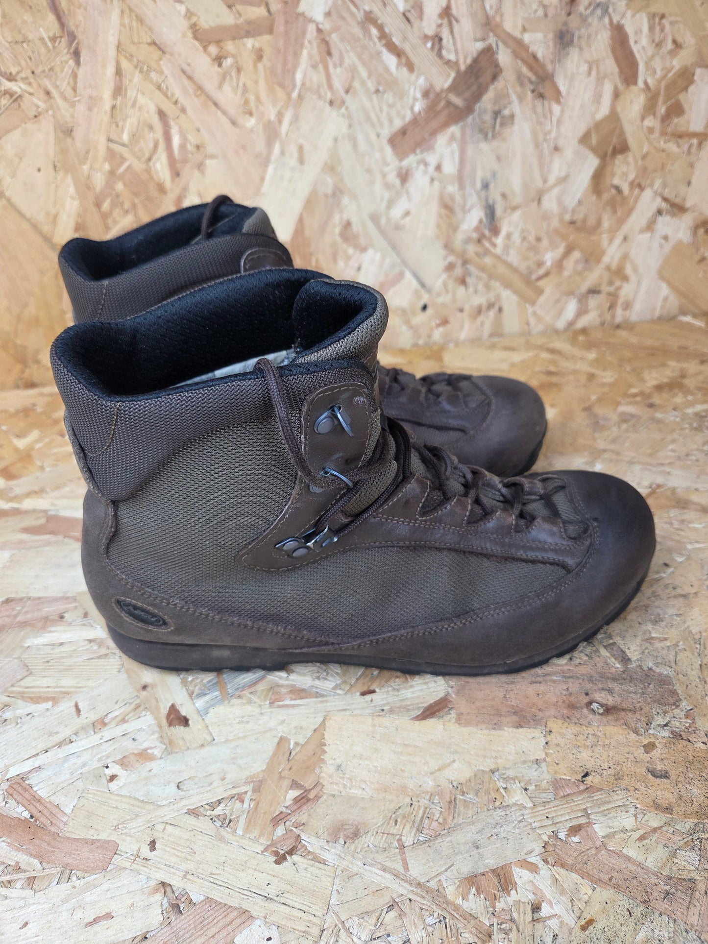 Genuine AKU German Military Leather Hiking Boots Brown Cadet Outdoor Walking Patrol Lightweight Footwear UK 10