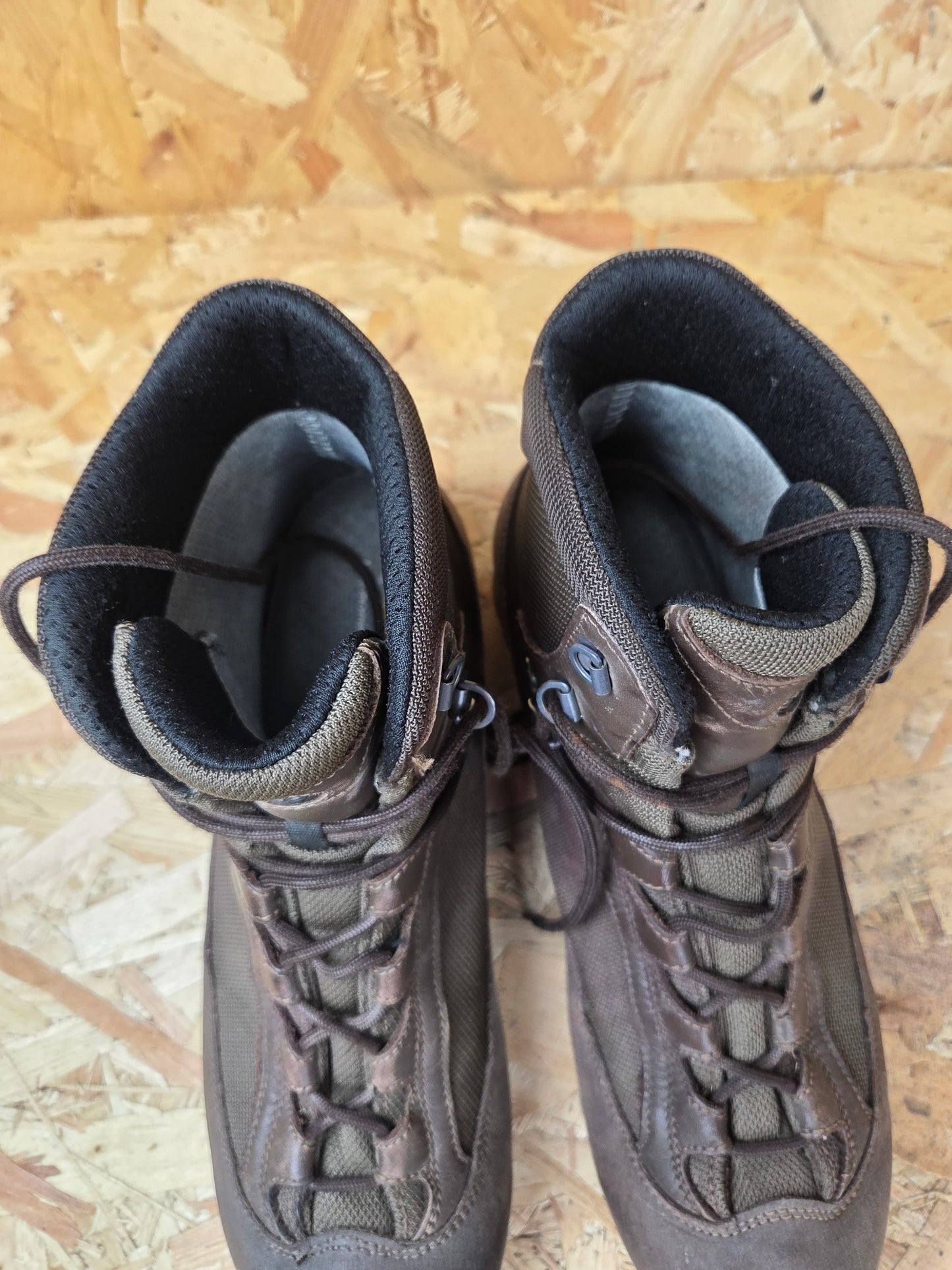 Genuine AKU German Military Leather Hiking Boots Brown Cadet Outdoor Walking Patrol Lightweight Footwear UK 10
