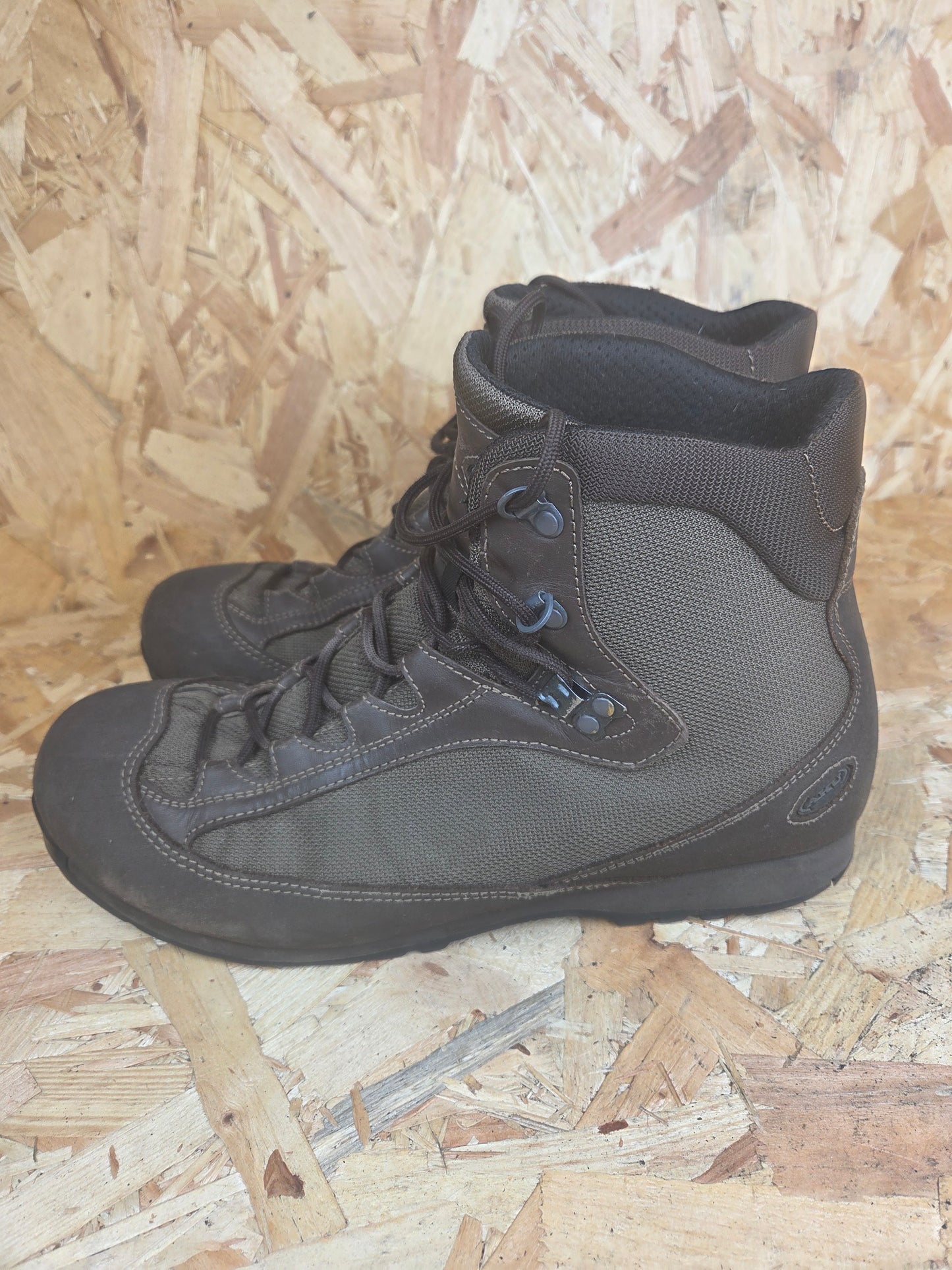 Genuine AKU German Military Leather Hiking Boots Brown Cadet Outdoor Walking Patrol Lightweight Footwear Approx UK 10