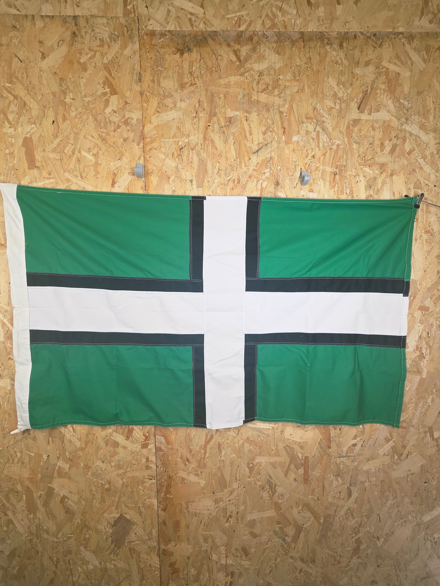 Flag of Devon St Petroc's Cross Green with White and Black Cross 152cm x 91cm FREE DELIVERY ON THIS ITEM